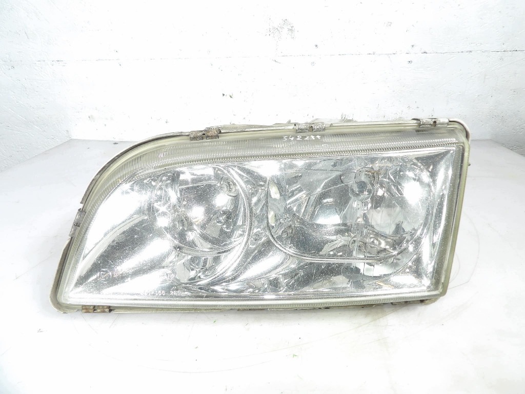 VOLVO V40 and REFLEKTOR left 30899682