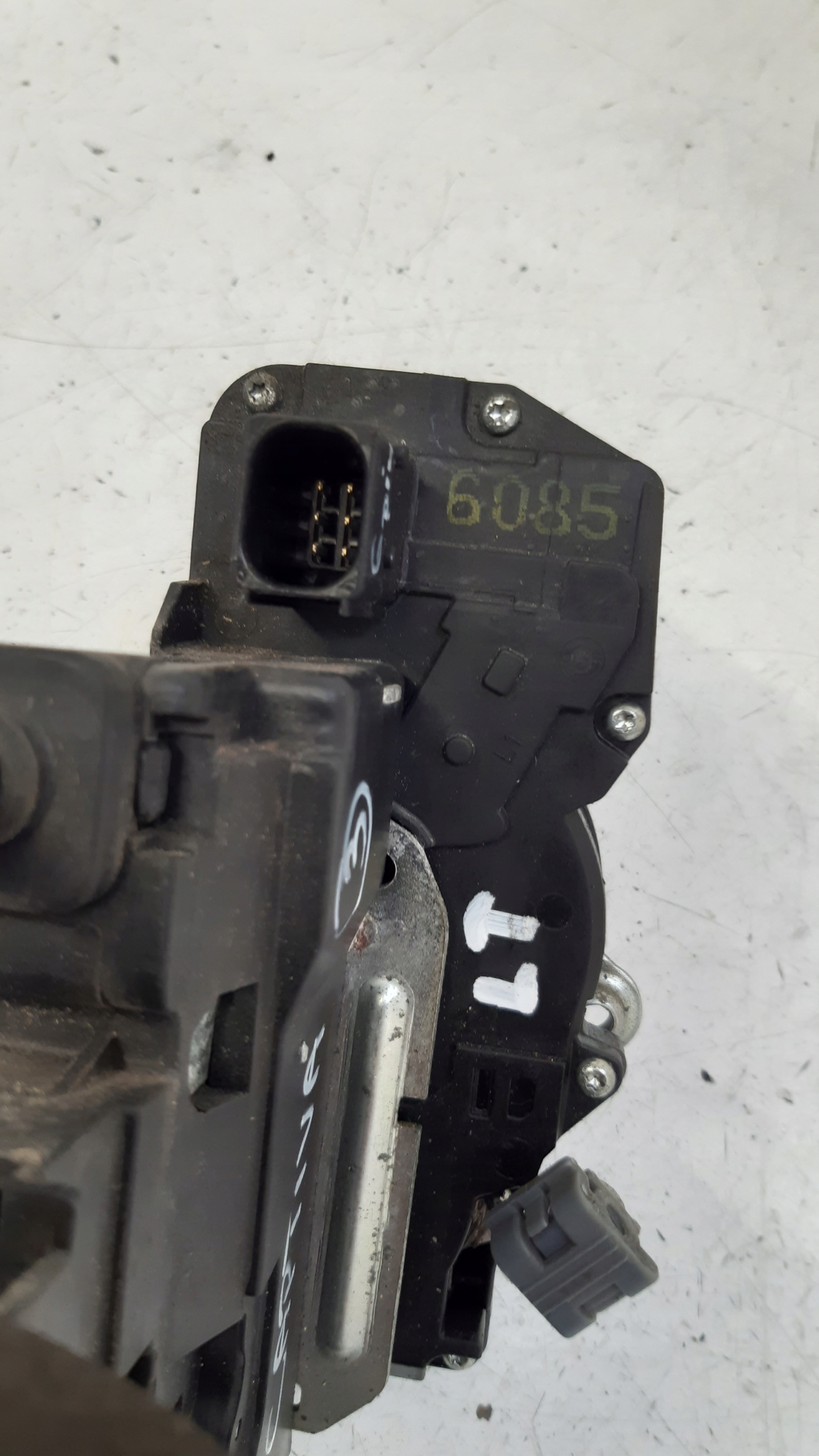 lock left rear part 6 PIN 6085 Chevrolet Captiva