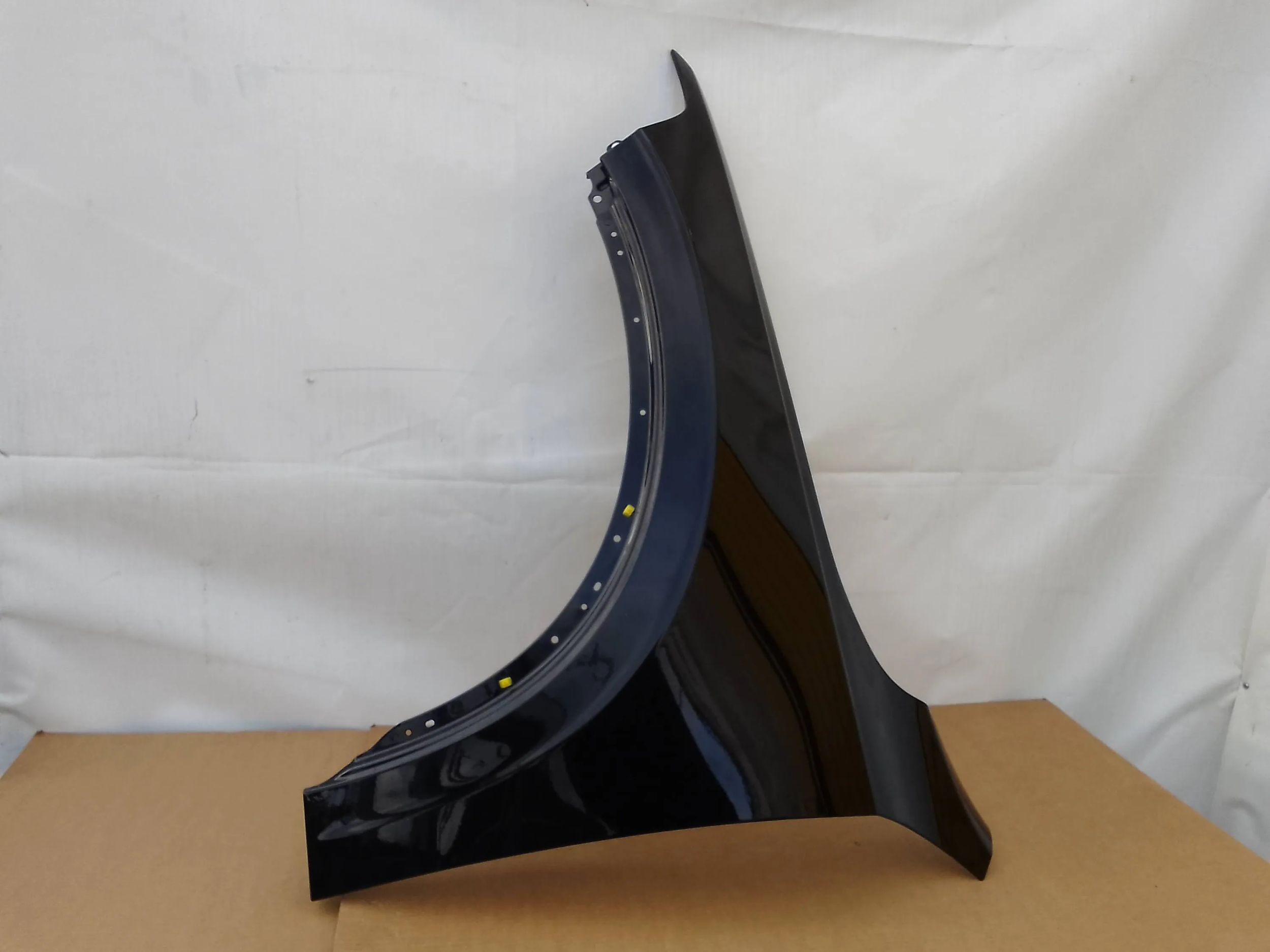 BŁOTNIK LEWY PRZEDNI Volvo XC90 2018