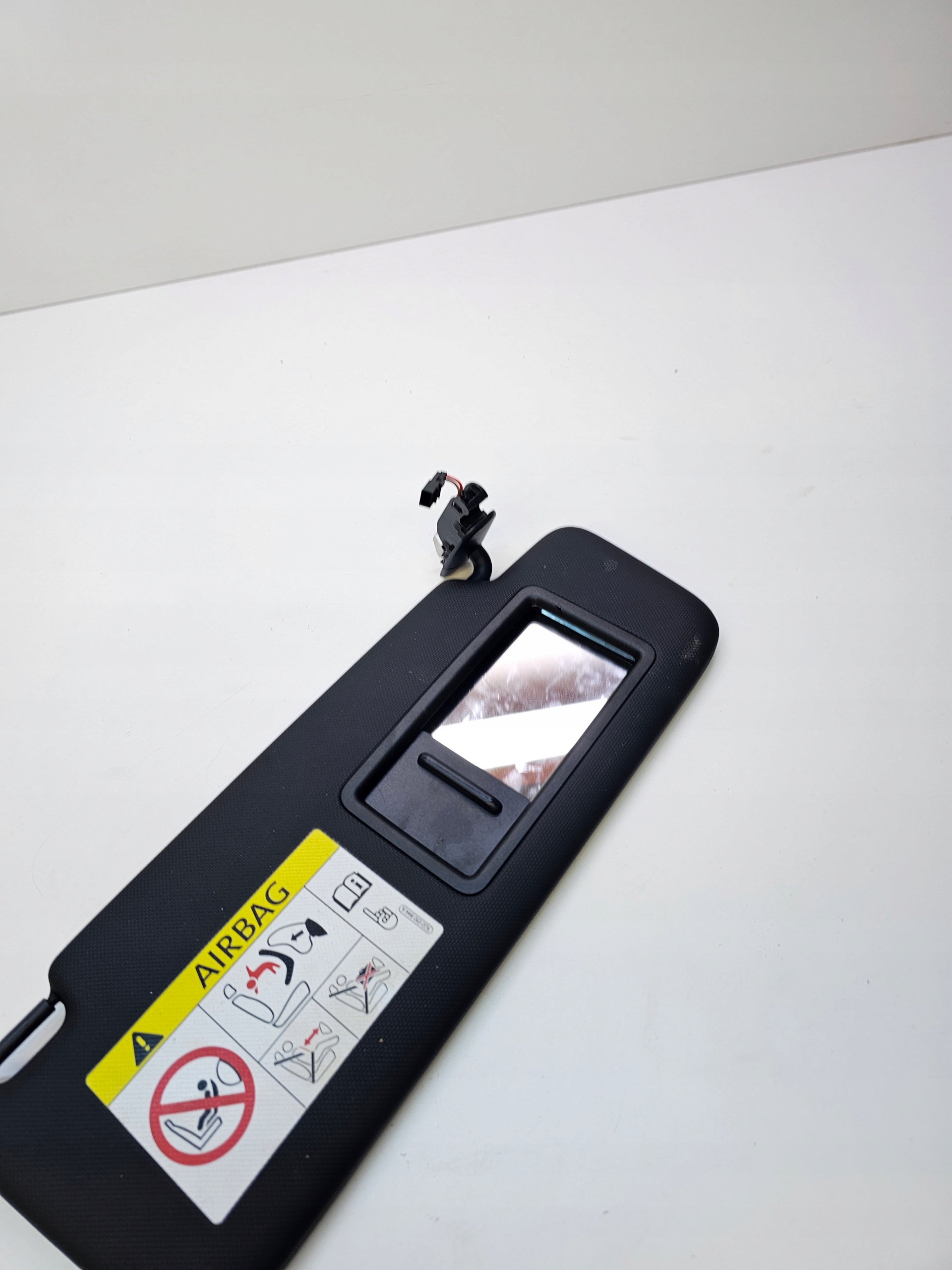 BLENDE ABDECKUNG PRZECIWSLONECZNA AUDI A4 B9 A5 8W0857552G
