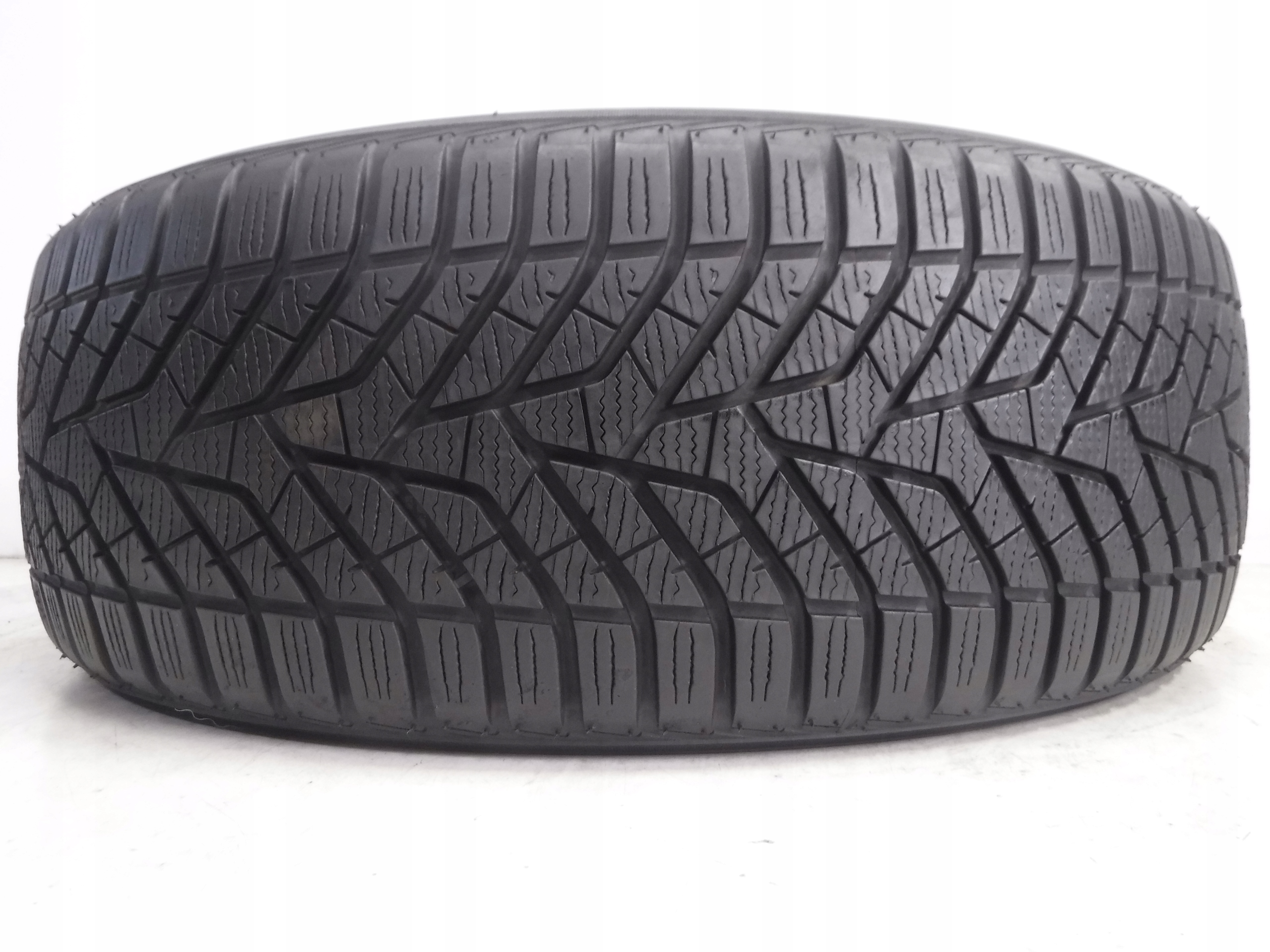 OPONA YOKOHAMA BLUEARTH WINTER V905 225/45/19 96V Rok produkcji 2020