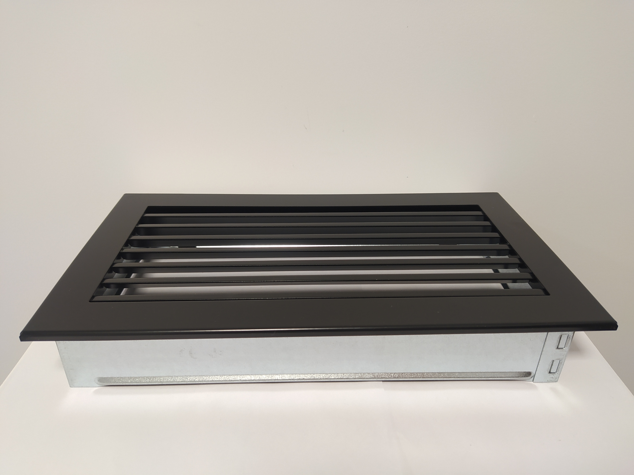 KRATKA KOMINKOWA FRESH CZARNA 17x30 WENTYLACYJNA Marka Kratki