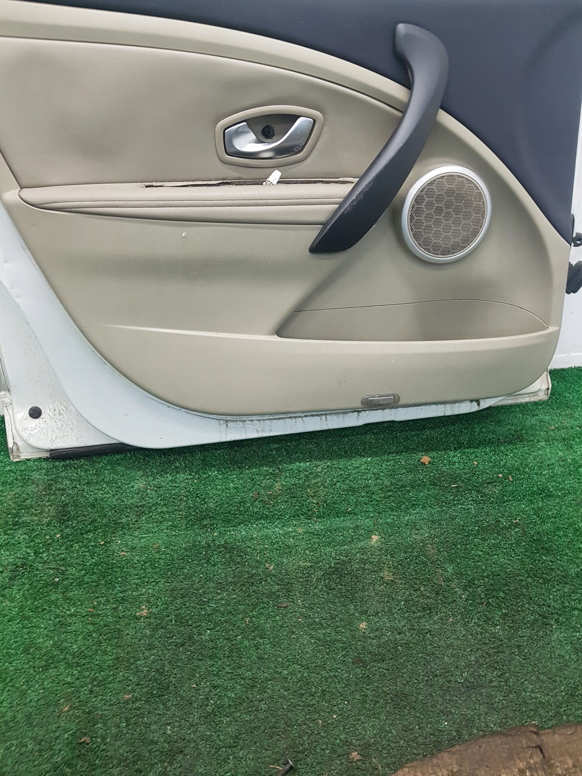 door left front RENAULT MEGANE 3 2009 KOD LAKIERU : DV369