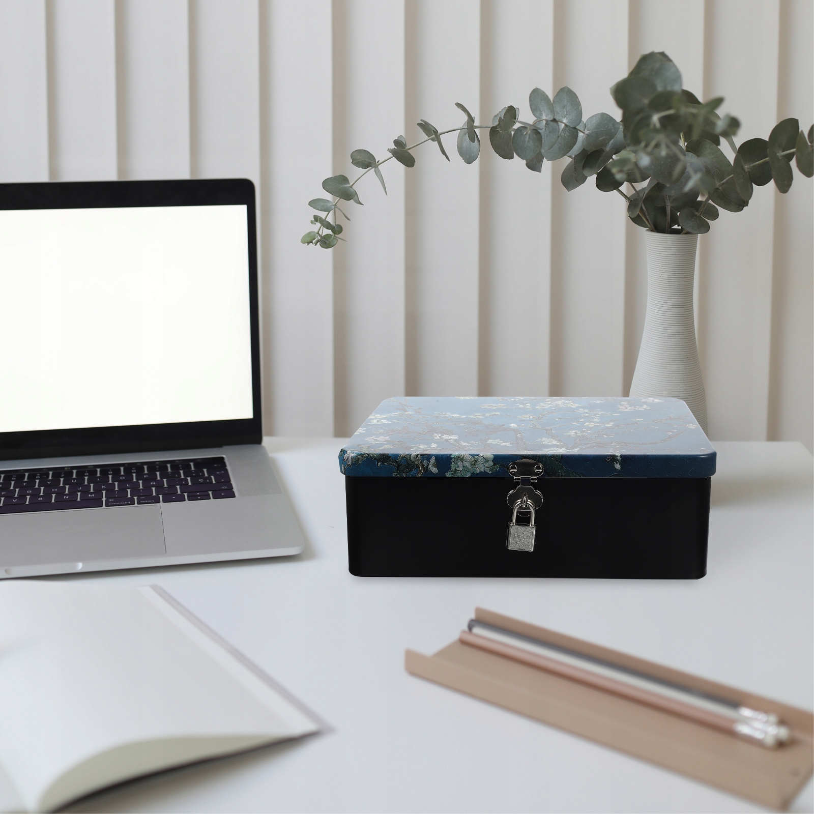 Puszka METALOWA Z POKRYWKĄ PUDEŁKO KLUCZ VINTAGE Cechy zamykane na kluczyk