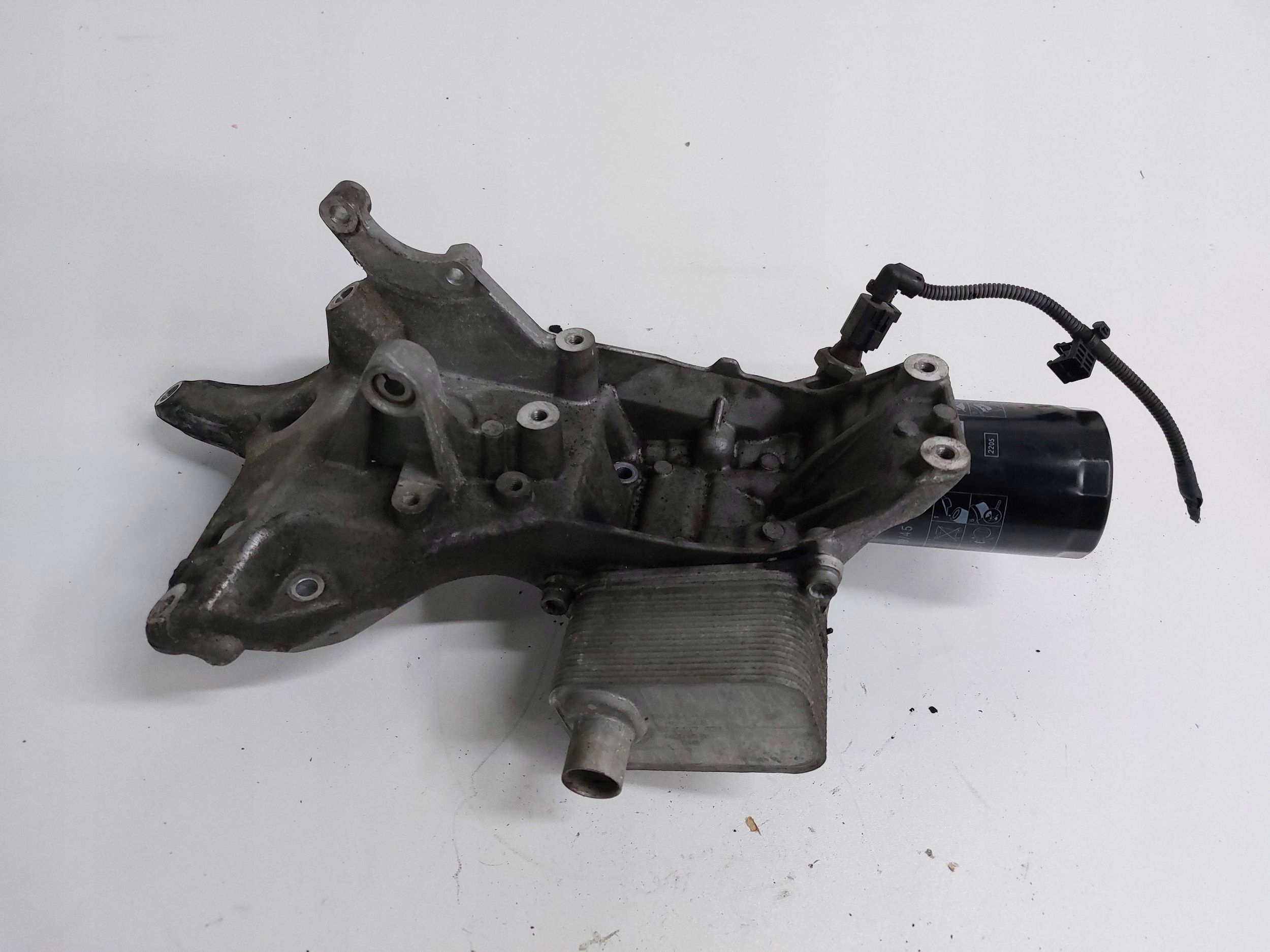 AUDI A4 B8 A5 1.8 2.0 TFSI Stütze ALTERNATORA Gehäuse filter 06H903143E