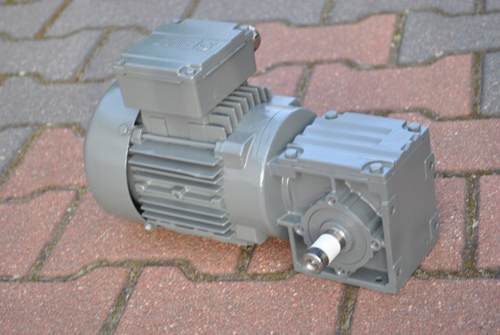 Motoreduktor kątowy 0.55kw. 329obr./min. Firmy SEW