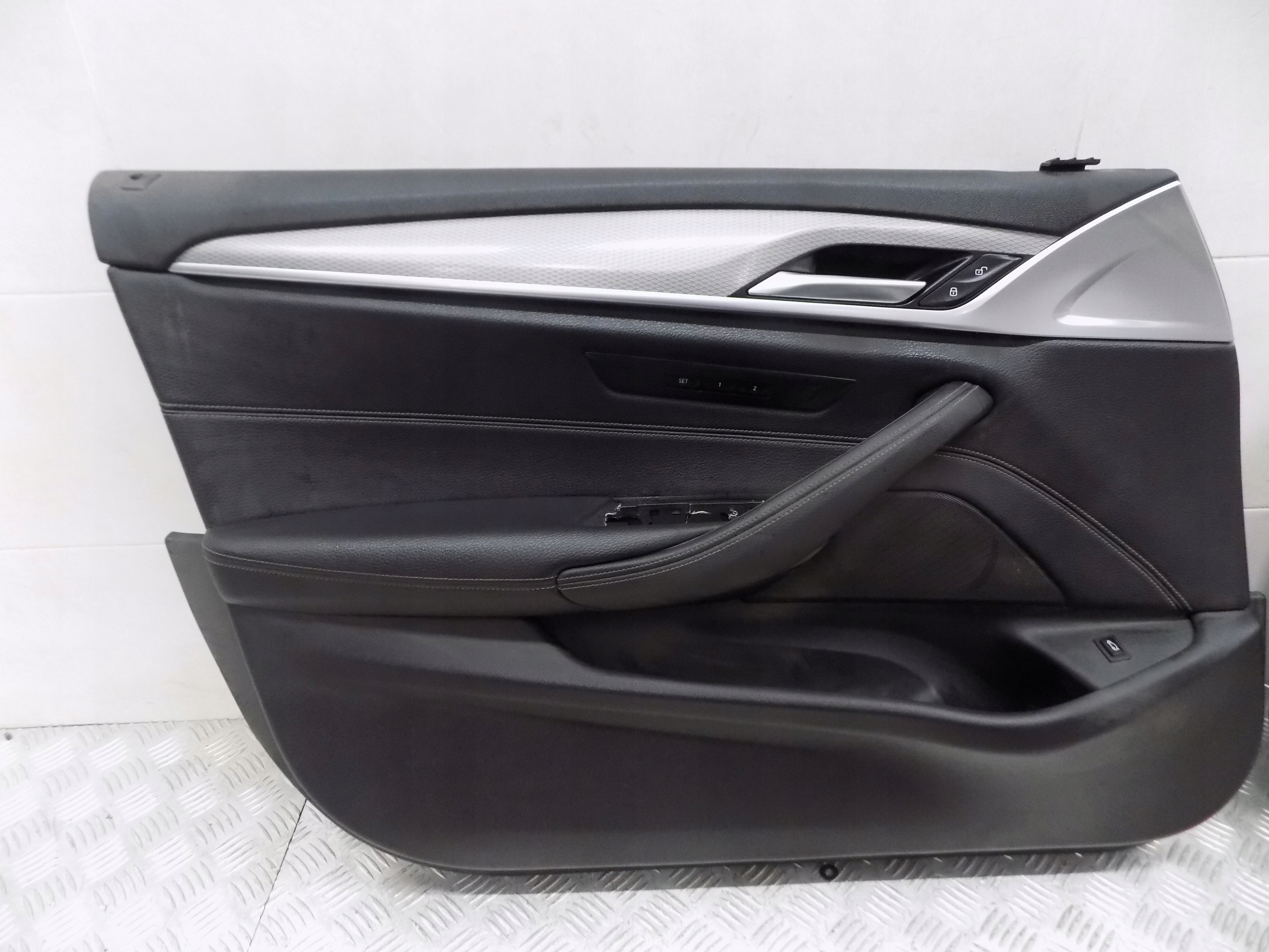 BMW G30 upholstery door side front rear part leather NIC KOMPLET