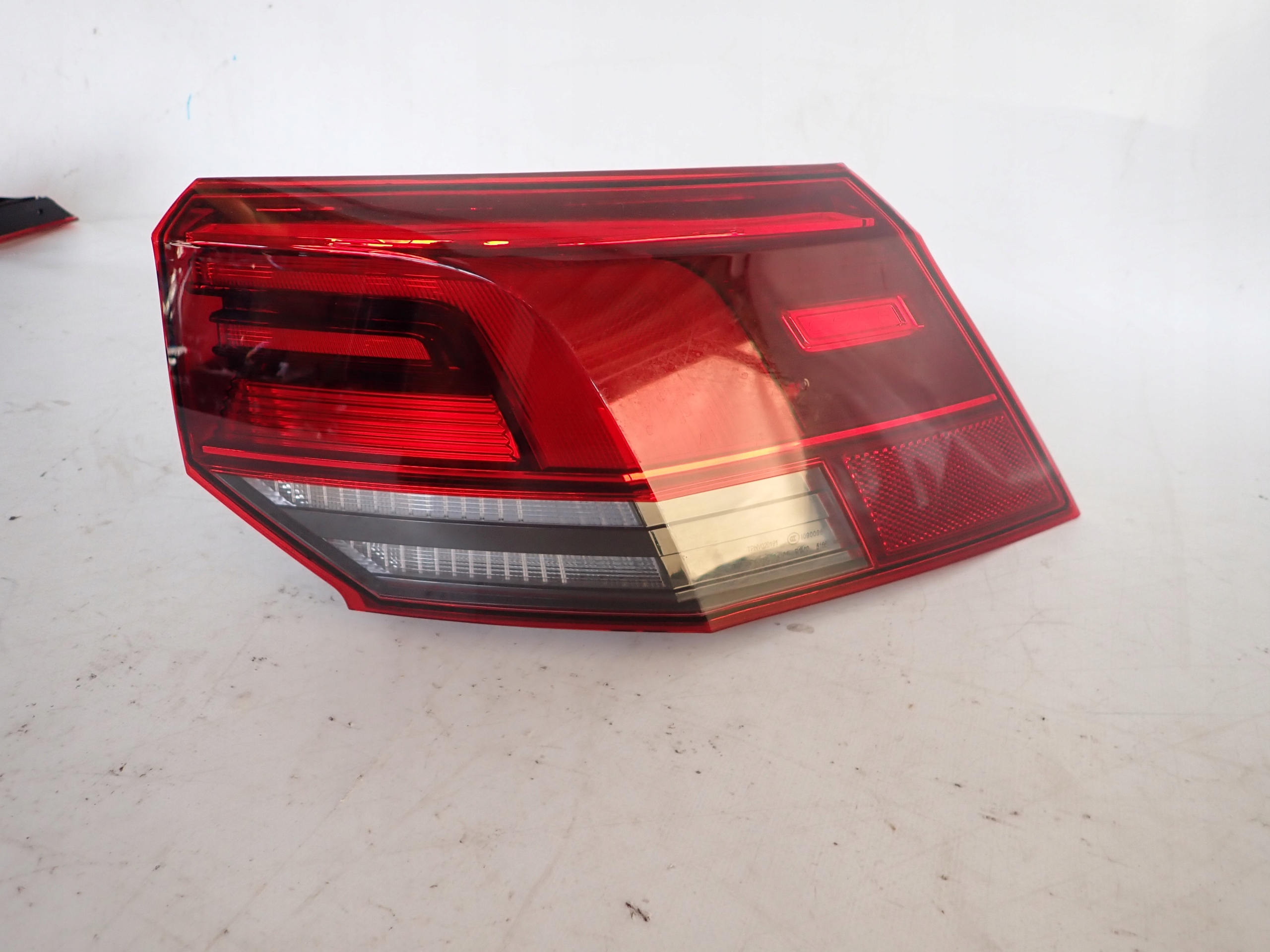 VW GOLF 8 VIII PRAWA LAMPA TYŁ TYLNA W BŁOTNIK LED 5H0945096C