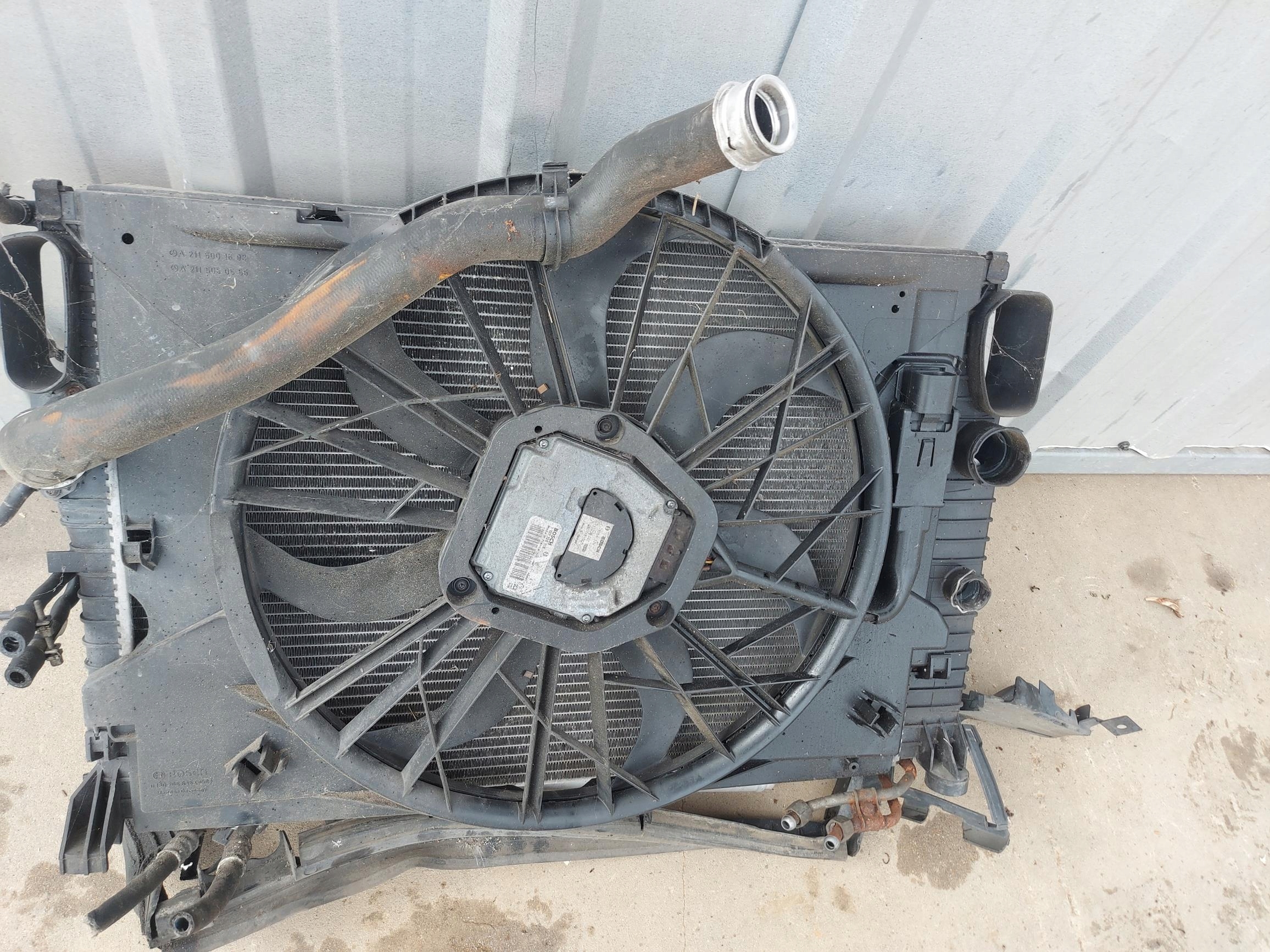 MERCEDES W211 W219 CHLODNICE ZESTAW WENTYLATOR Numer katalogowy części 2115003402