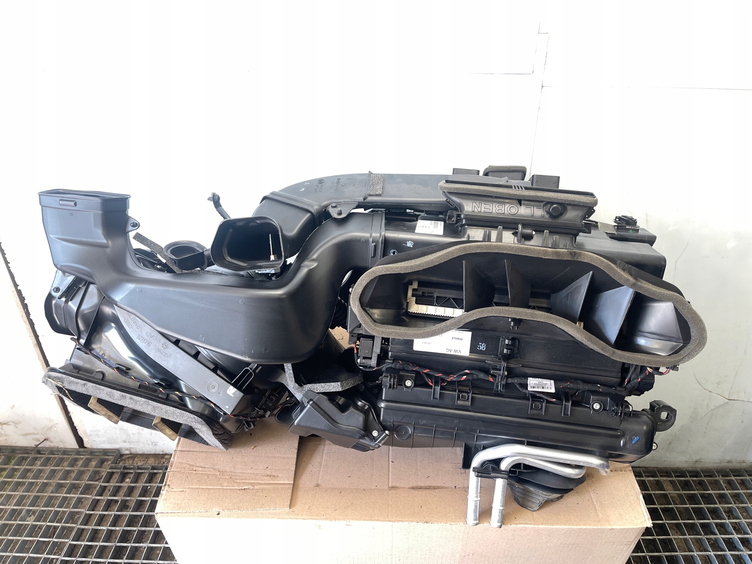 AUDI A4 B9 A5 8W heater complete EUROPA 8W1820005C