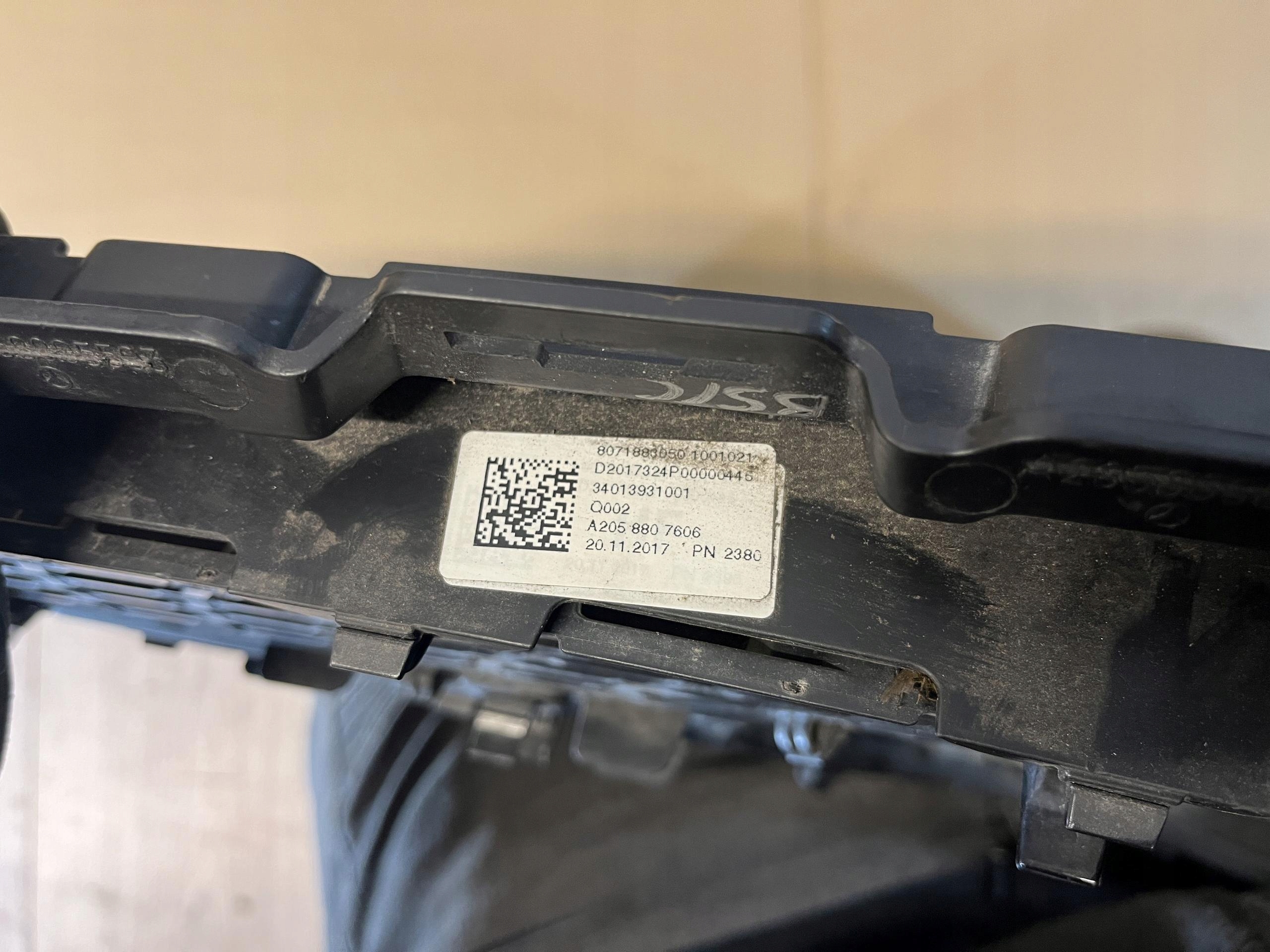 MERCEDES C KLASA W205 AMG GRILL ATRAPA DIAMOND Strona zabudowy przód