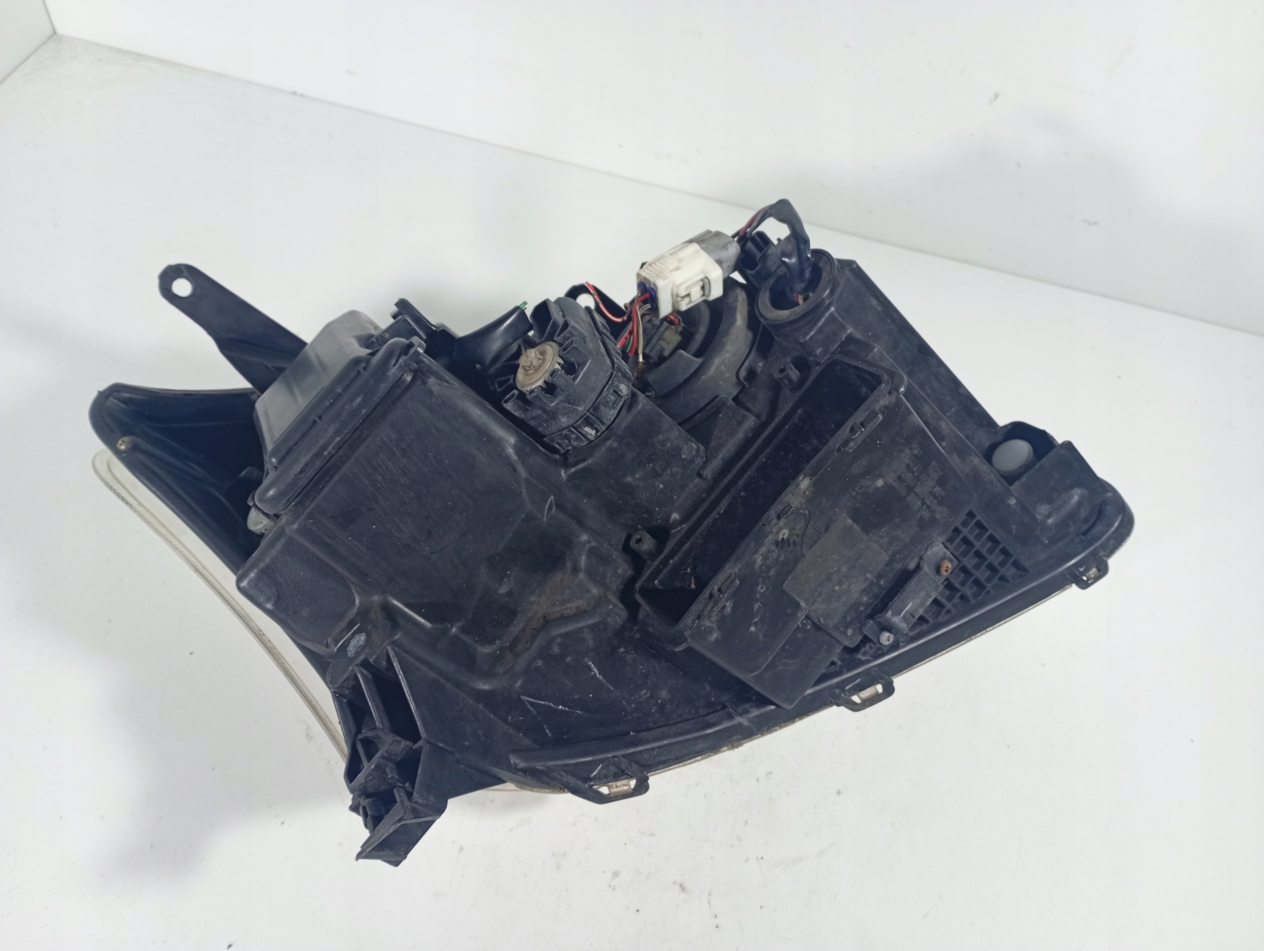 Toyota Avensis T25 03-08 REFLEKTOR left front light left front front
