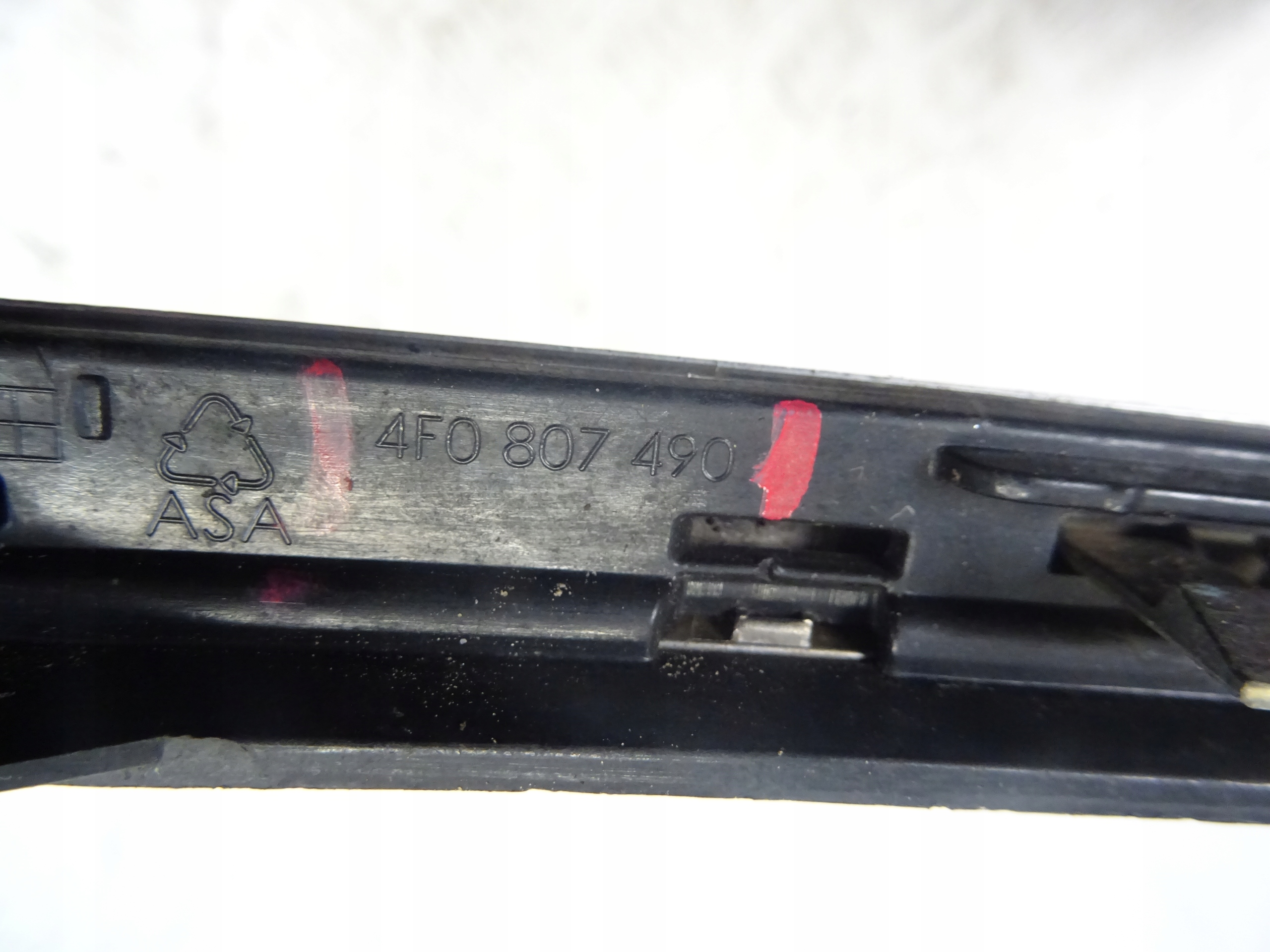 lišta nárazníku pravý předek CHROM AUDI A6 4F LIFT 4F0807490