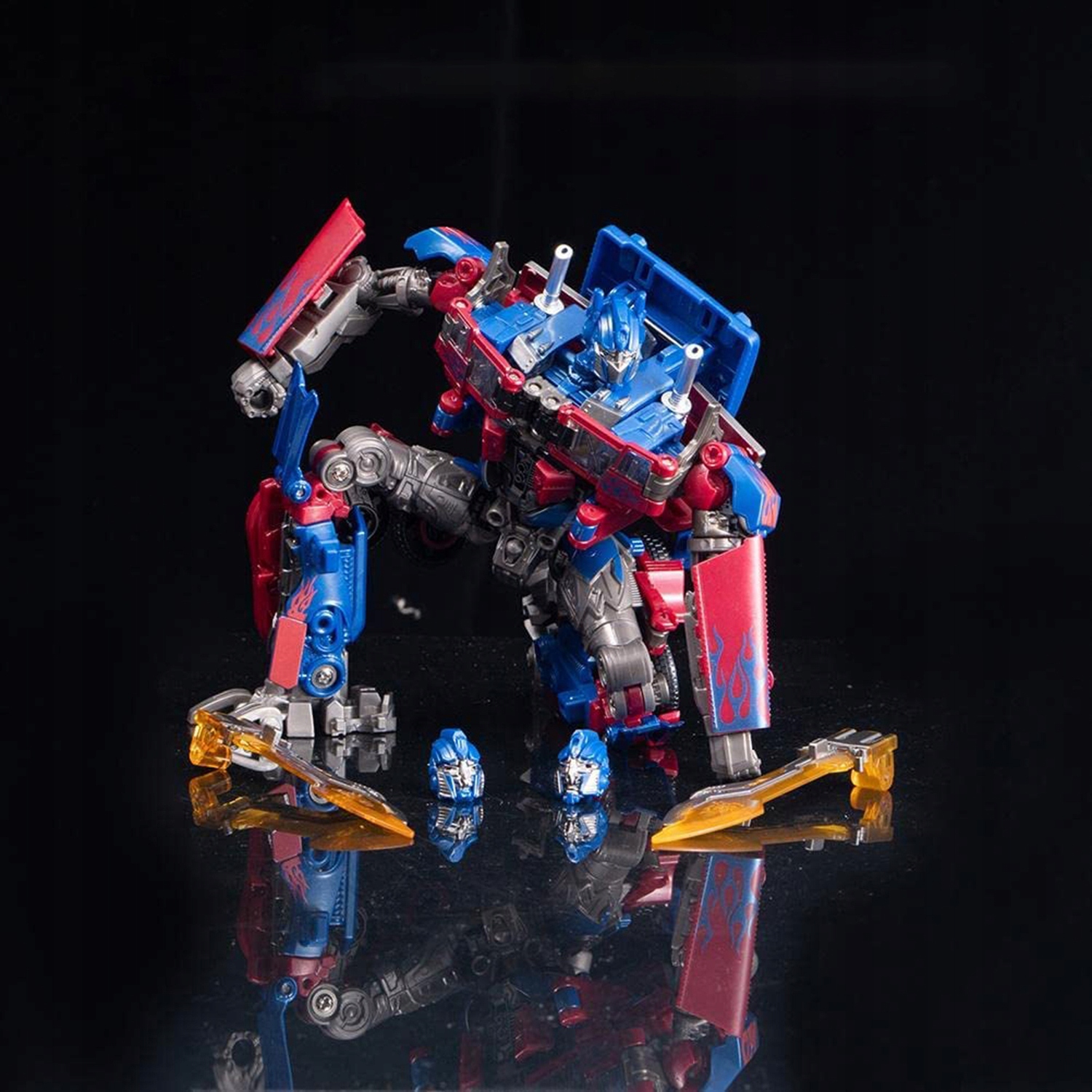 AUTO ROBOT OPTIMUS TRANSFORMERS PODWÓJNYM MIECZEM Marka bez marki