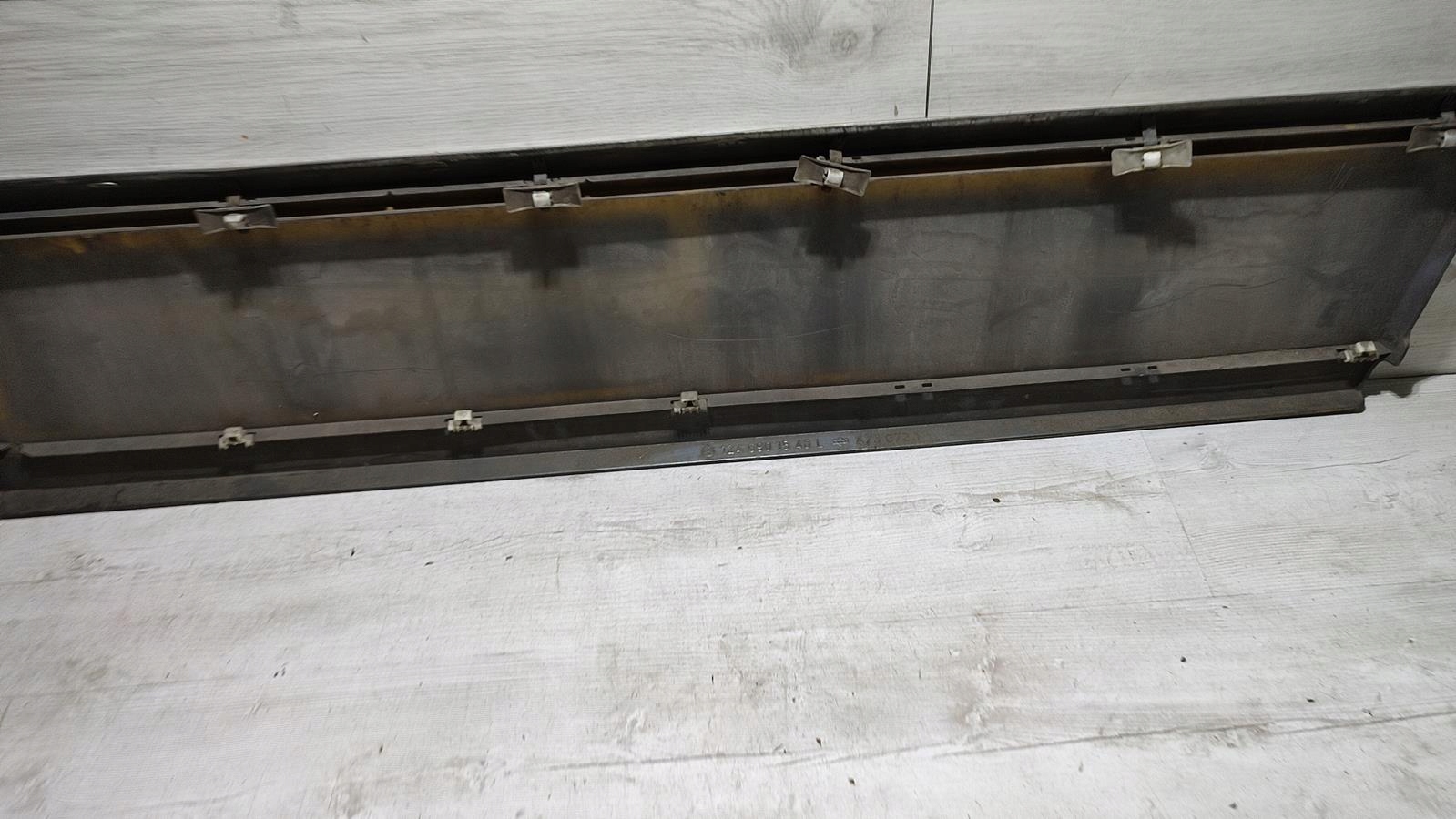 moulding door left front Mercedes w124