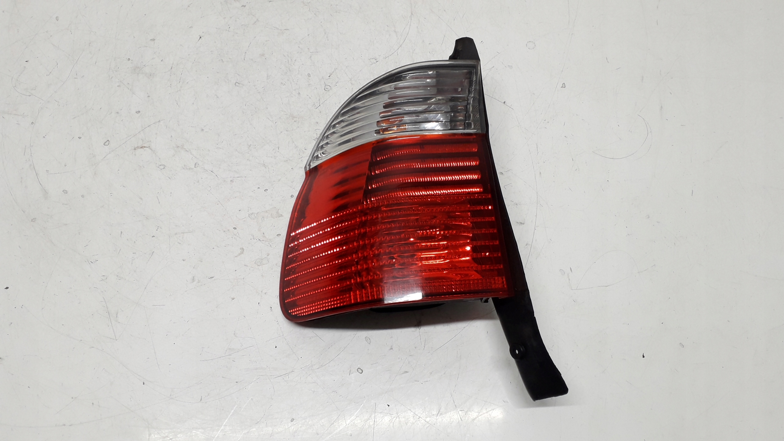 BMW 5 E39 KOMBI LIFT LAMPA LEWA TYŁ 6902531