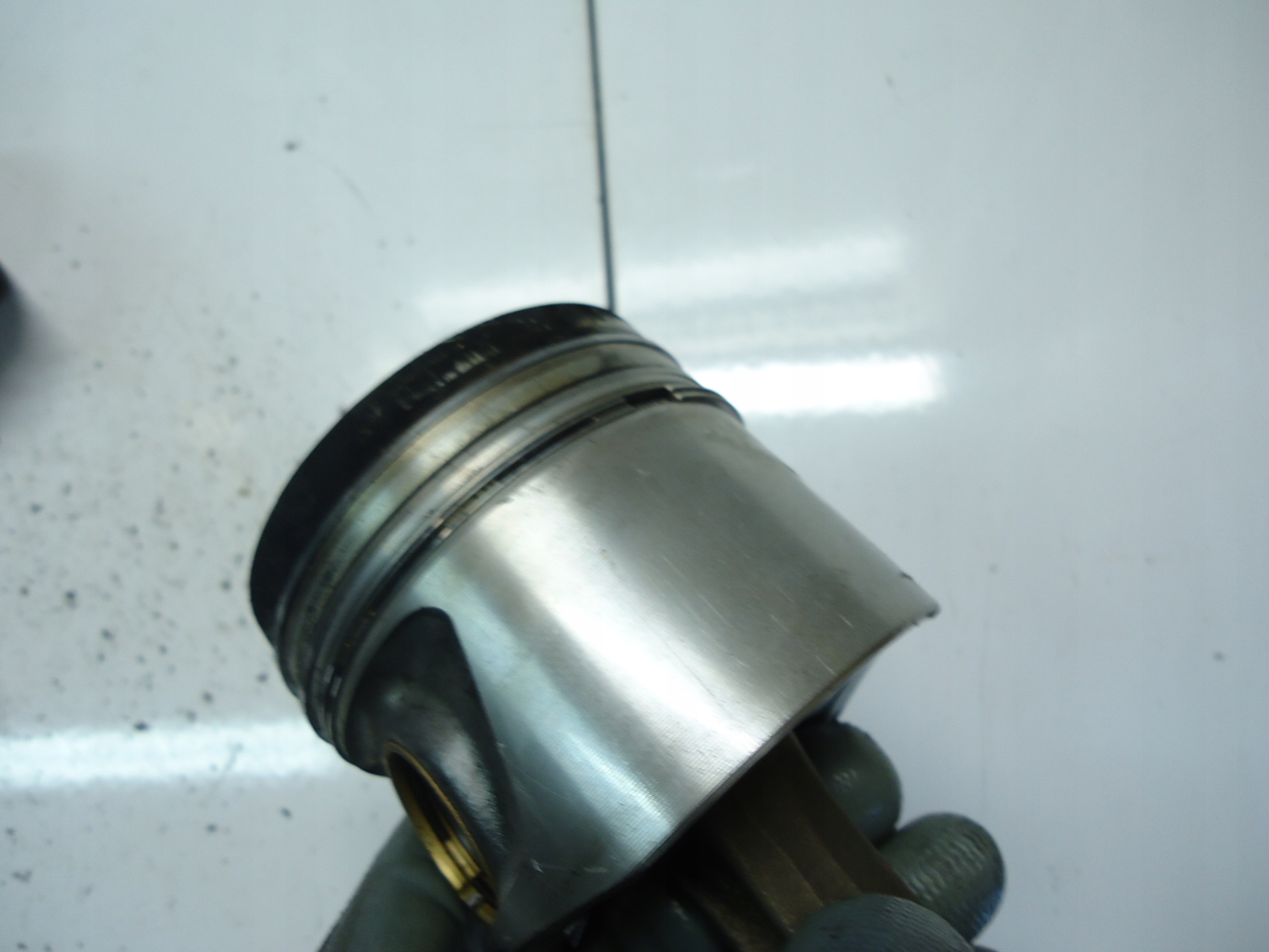 AUDI A4 B7 A6 C6 2.0TDI BRD piston with connecting rod 038J
