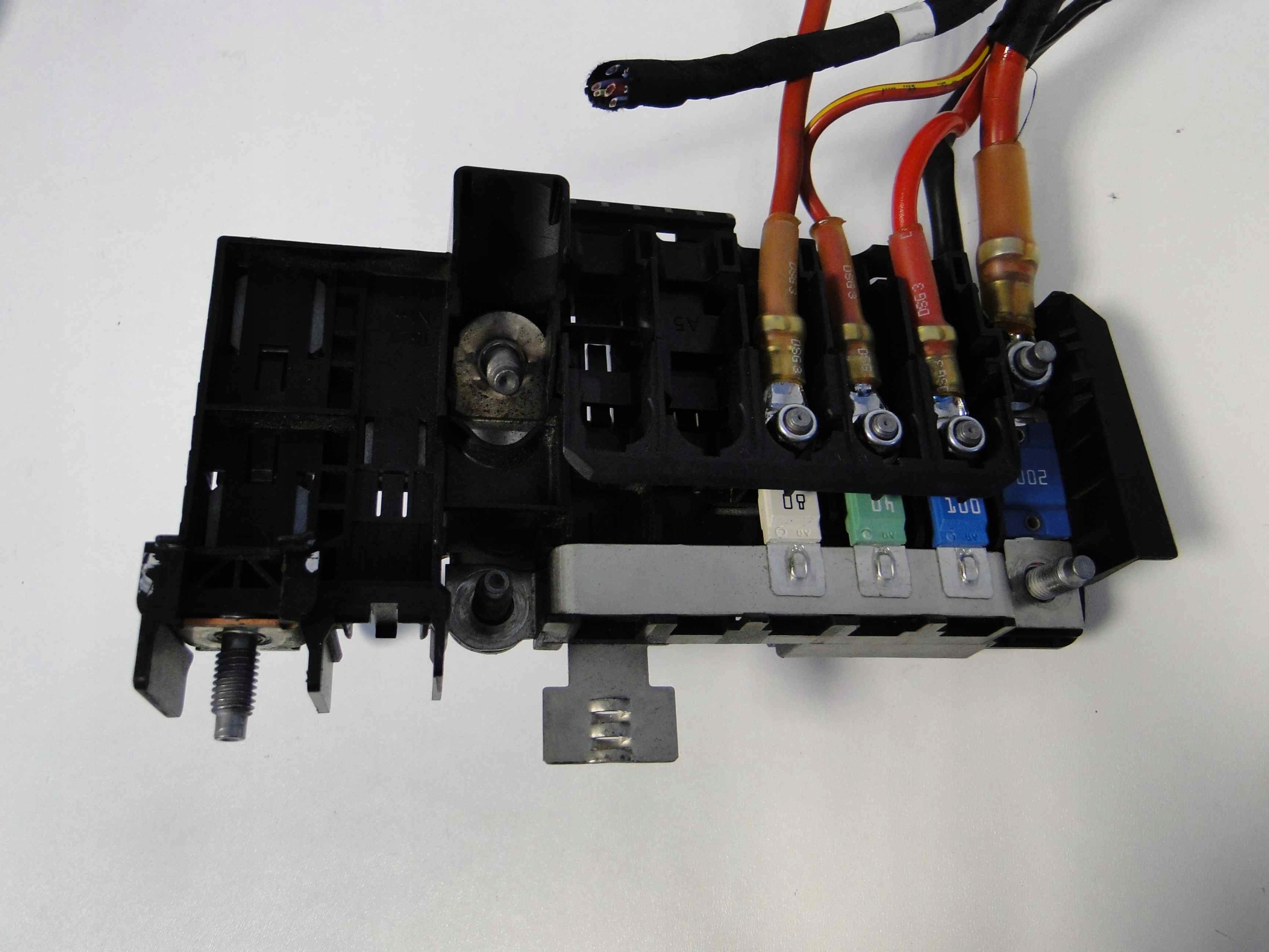 MERCEDES B KLASA W246 246 SKRZYNKA BEZPIECZNIKÓW Numery katalogowe zamienników A2465400950