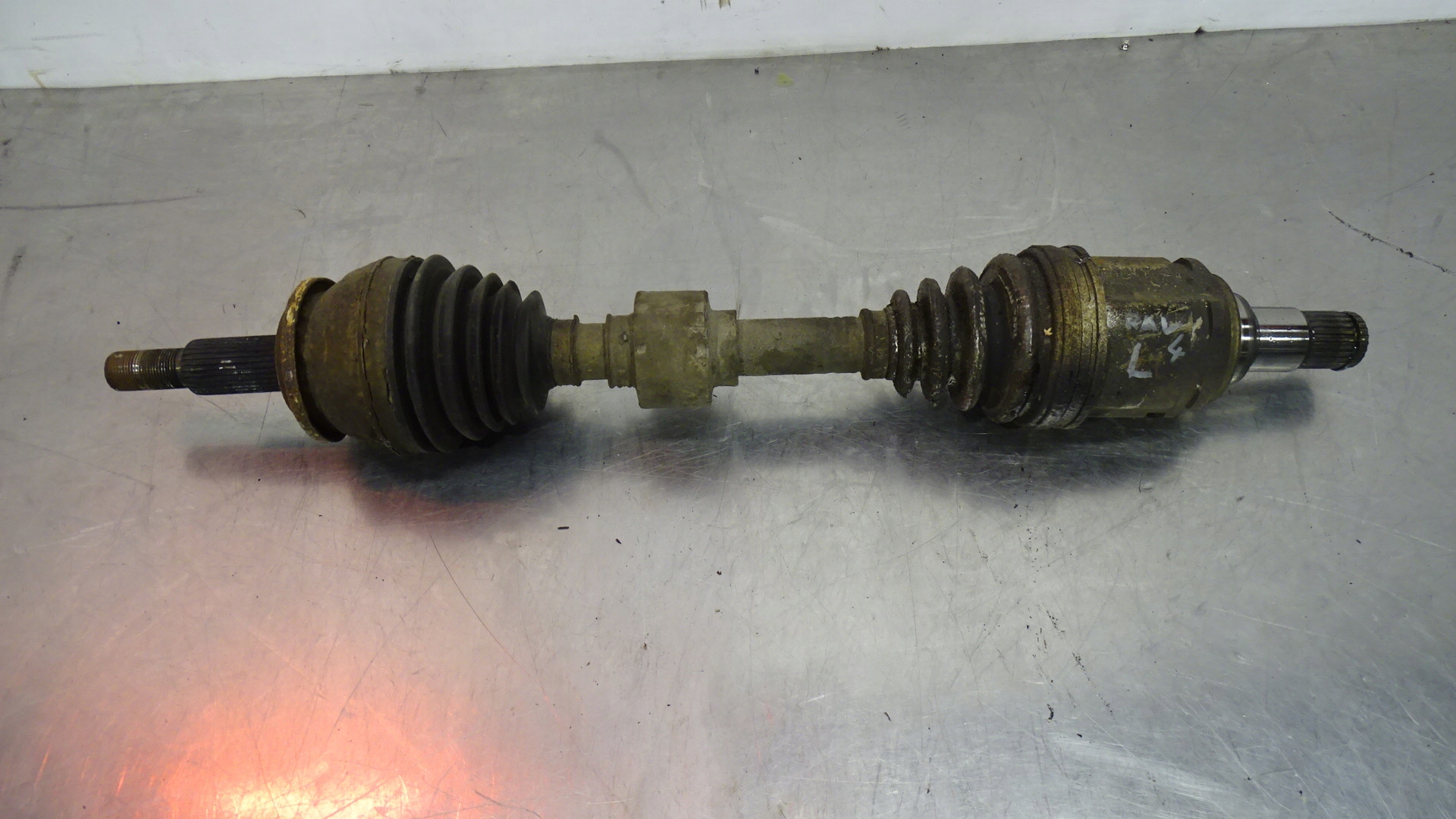 PÓŁOŚ LEWA PRZEDNIA TOYOTA RAV4 III 2.2D-CAT