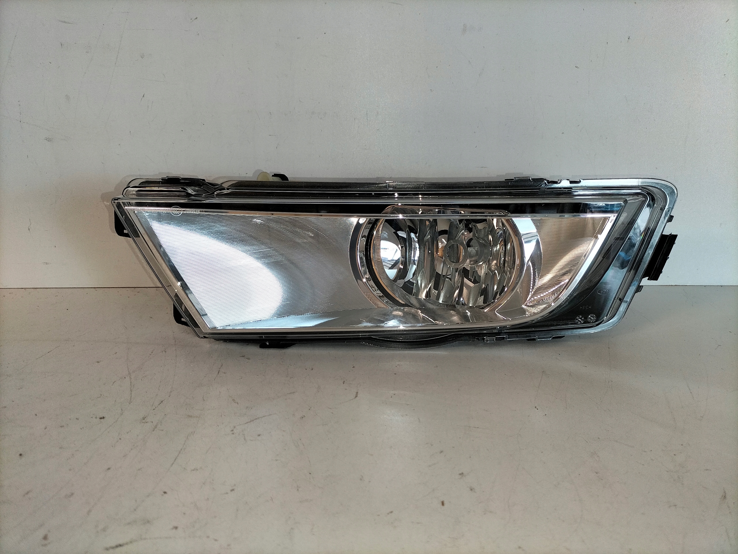 fog light light left SKODA OCTAVIA III 13-17