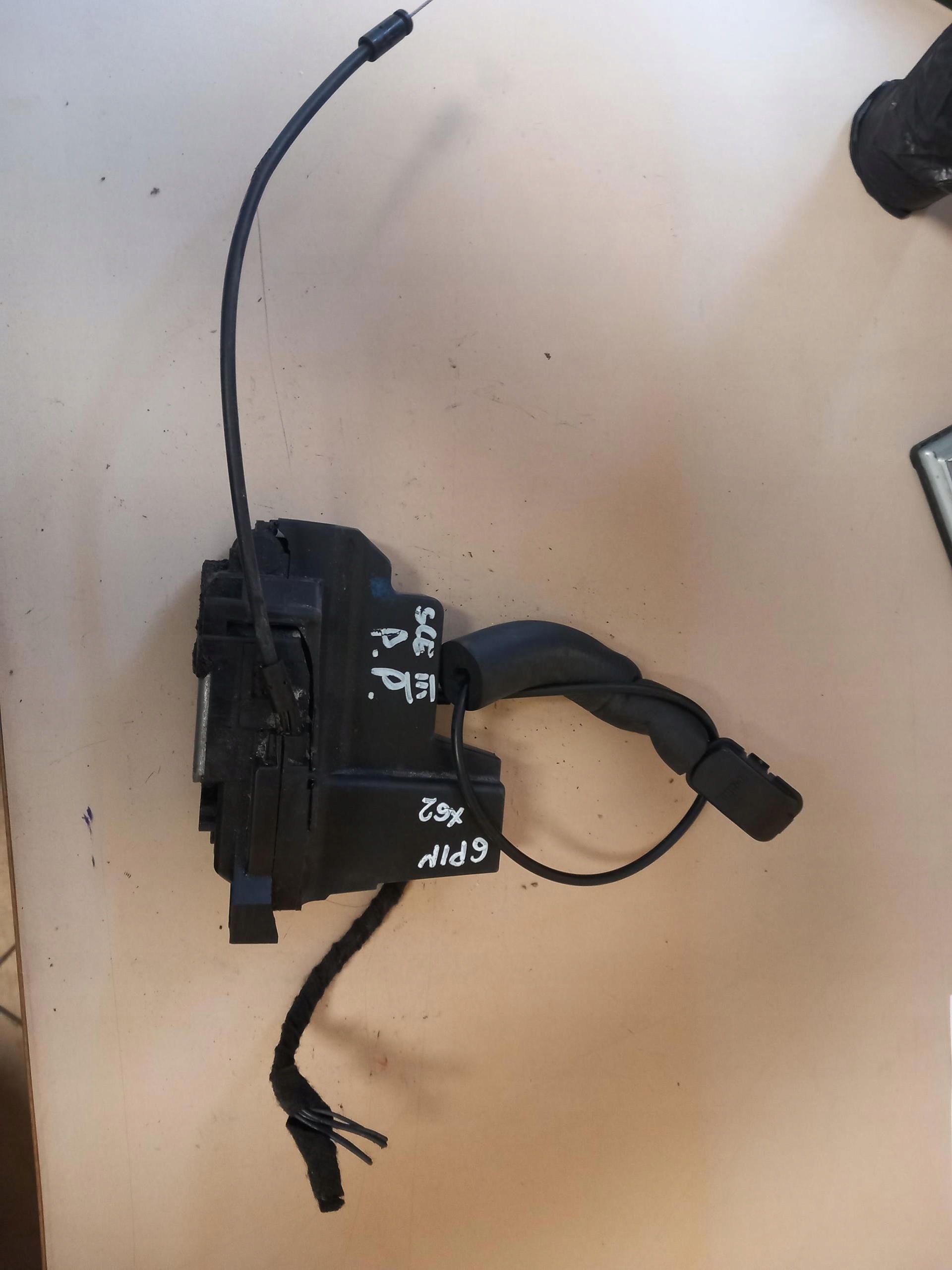 lock door right front 6 PIN RENAULT SCENIC III 805020007R 09-16
