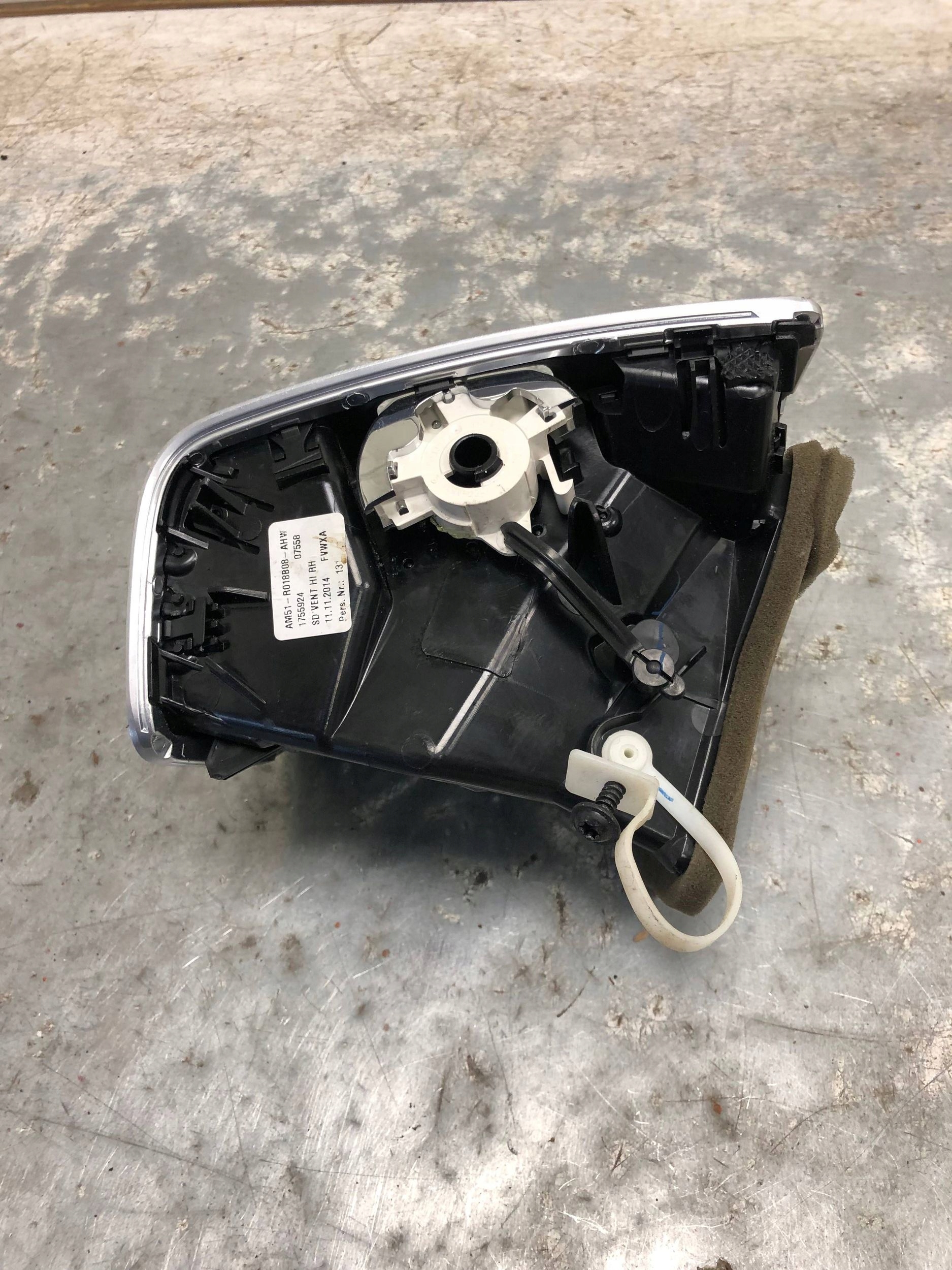 grid air conditioning devices right FORD KUGA MK2 AM51-R018B08-AHW