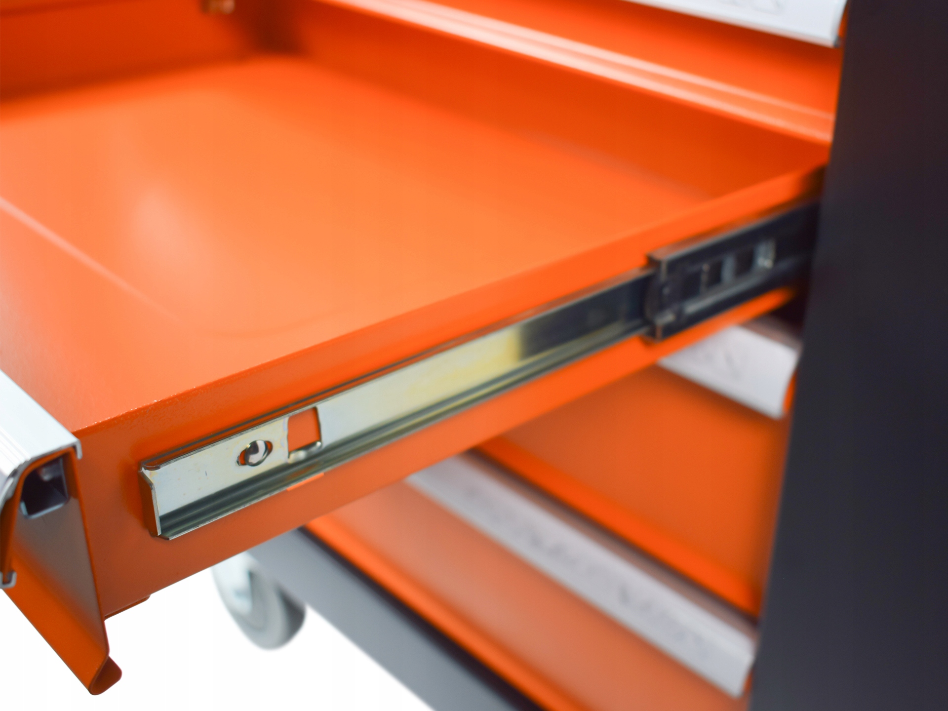 SZAFKA NARZEDZIOWA KENDO WOZEK 313ELEMENTOW CORONA Additional Features lockable pull rod drawers