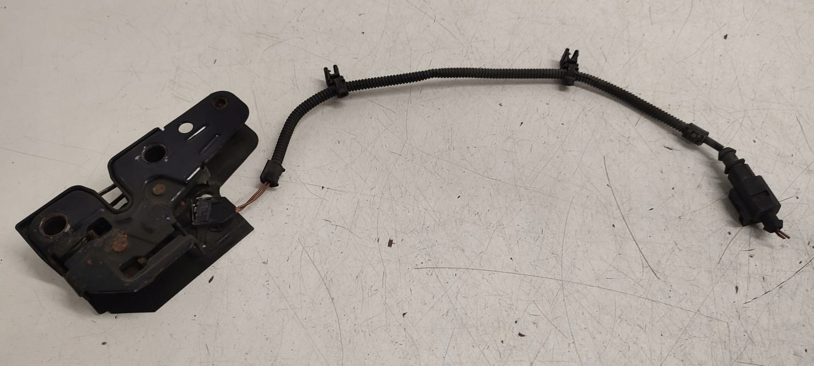 bonnet latch lock VW Touran and LIFT 1,4 TSI