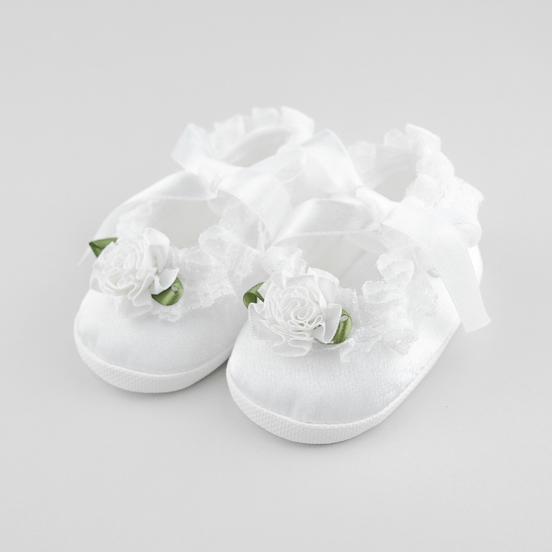 BIAŁE NIECHODKI NA CHRZEST NA LATO WIĄZANE Z BIAŁYM KWIATKIEM NA ŚRODKU 11 Kolor biały