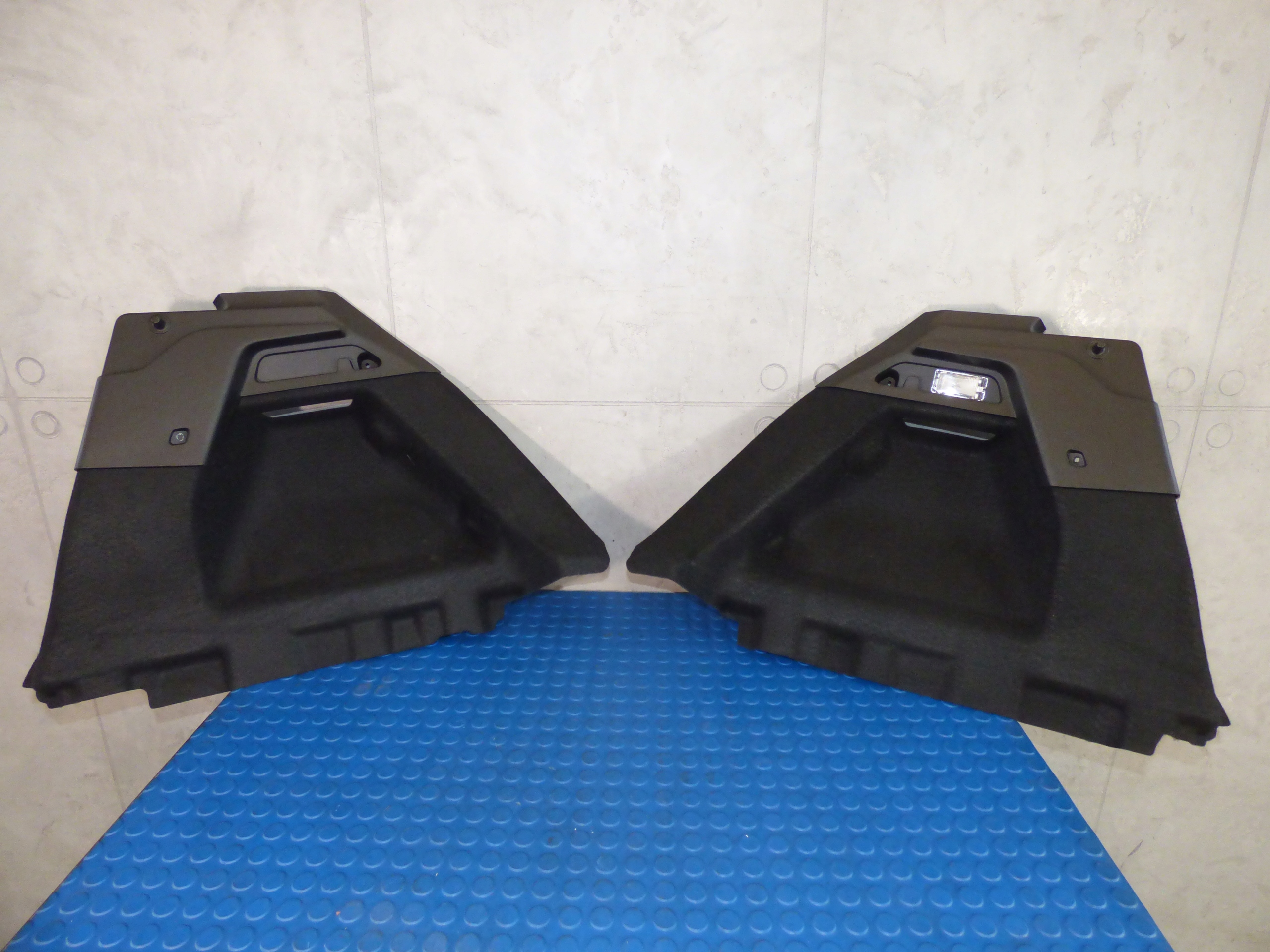 799129406R 799118062R - бекон багажника лівий і правий задній STBDB CAPTUR II