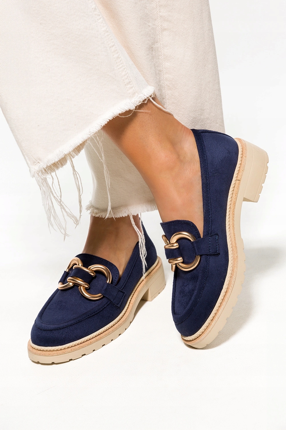 MOKASYNY DAMSKIE PÓŁBUTY WSUWANE NA PLATFORMIE Z MODNĄ ZŁOTĄ OZDOBĄ r 39 Oryginalne opakowanie producenta pudełko