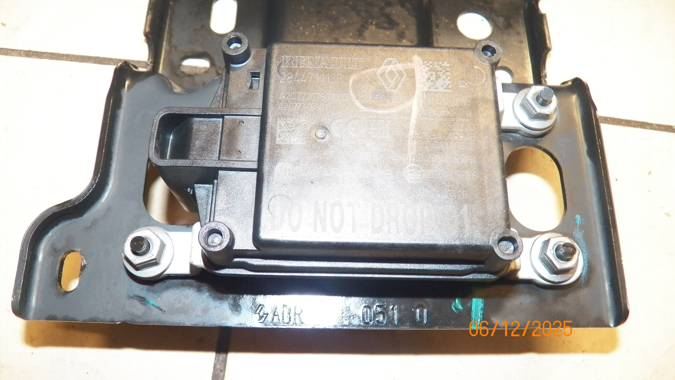 renault CAPTUR II 284471113R