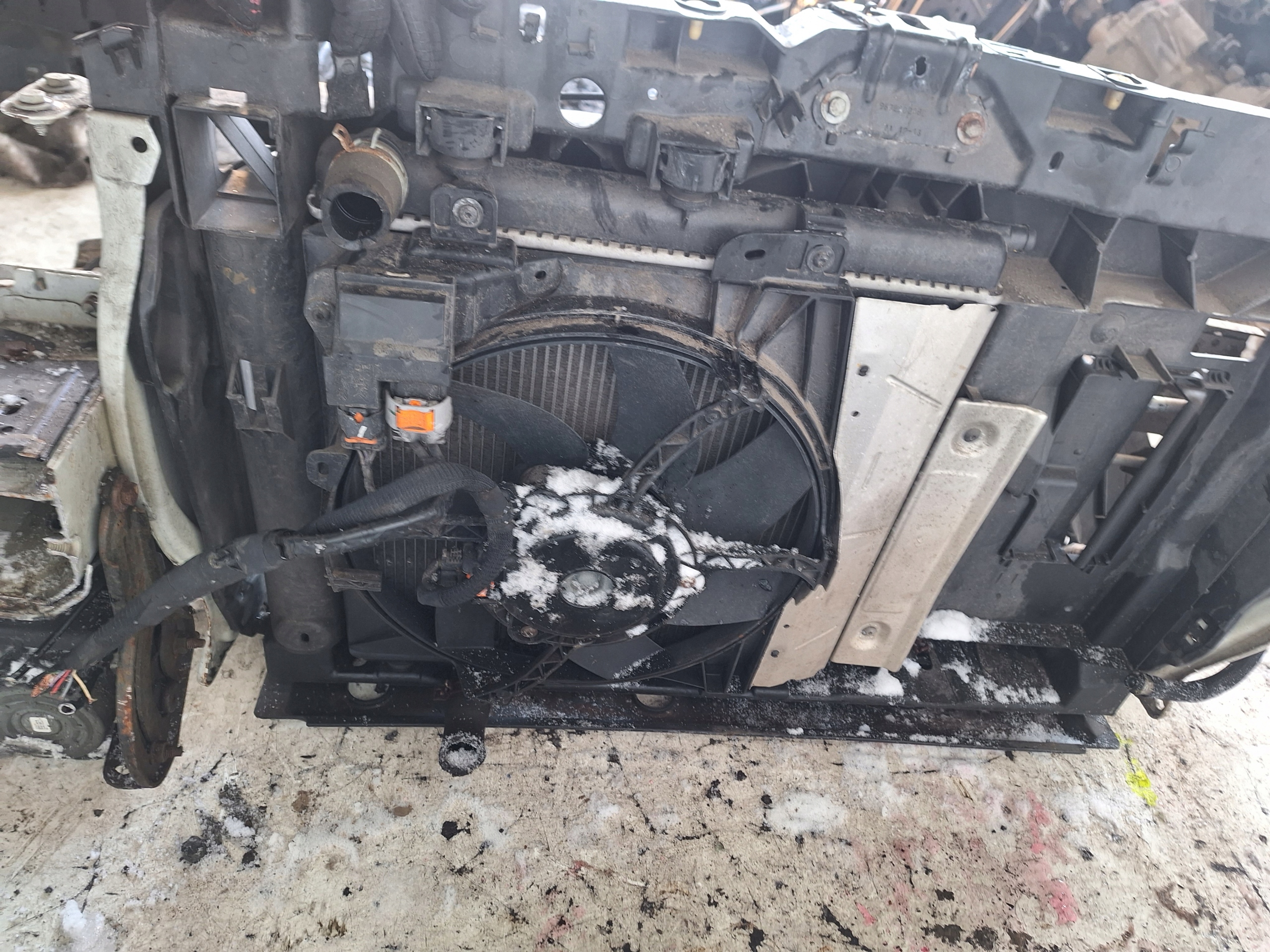 PEUGEOT 208 and 12-15 support panel for radiators petrol