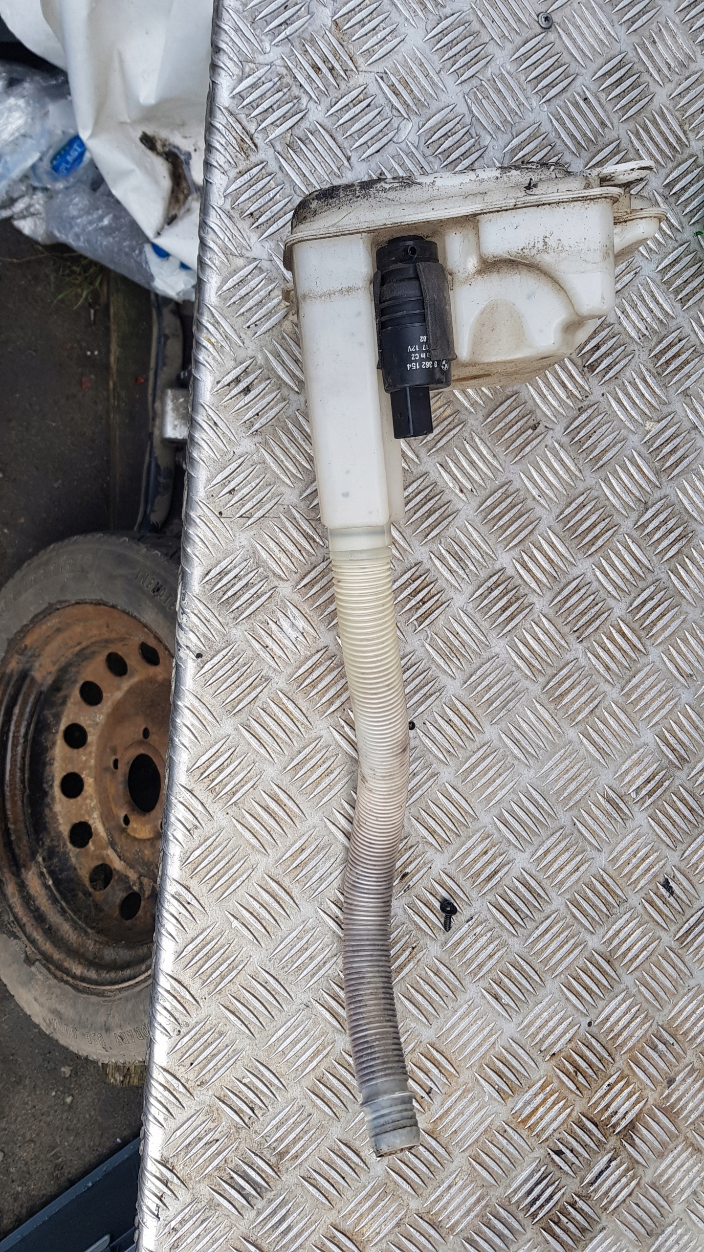 BMW E46 washer fluid tank 7003353 COMPACT