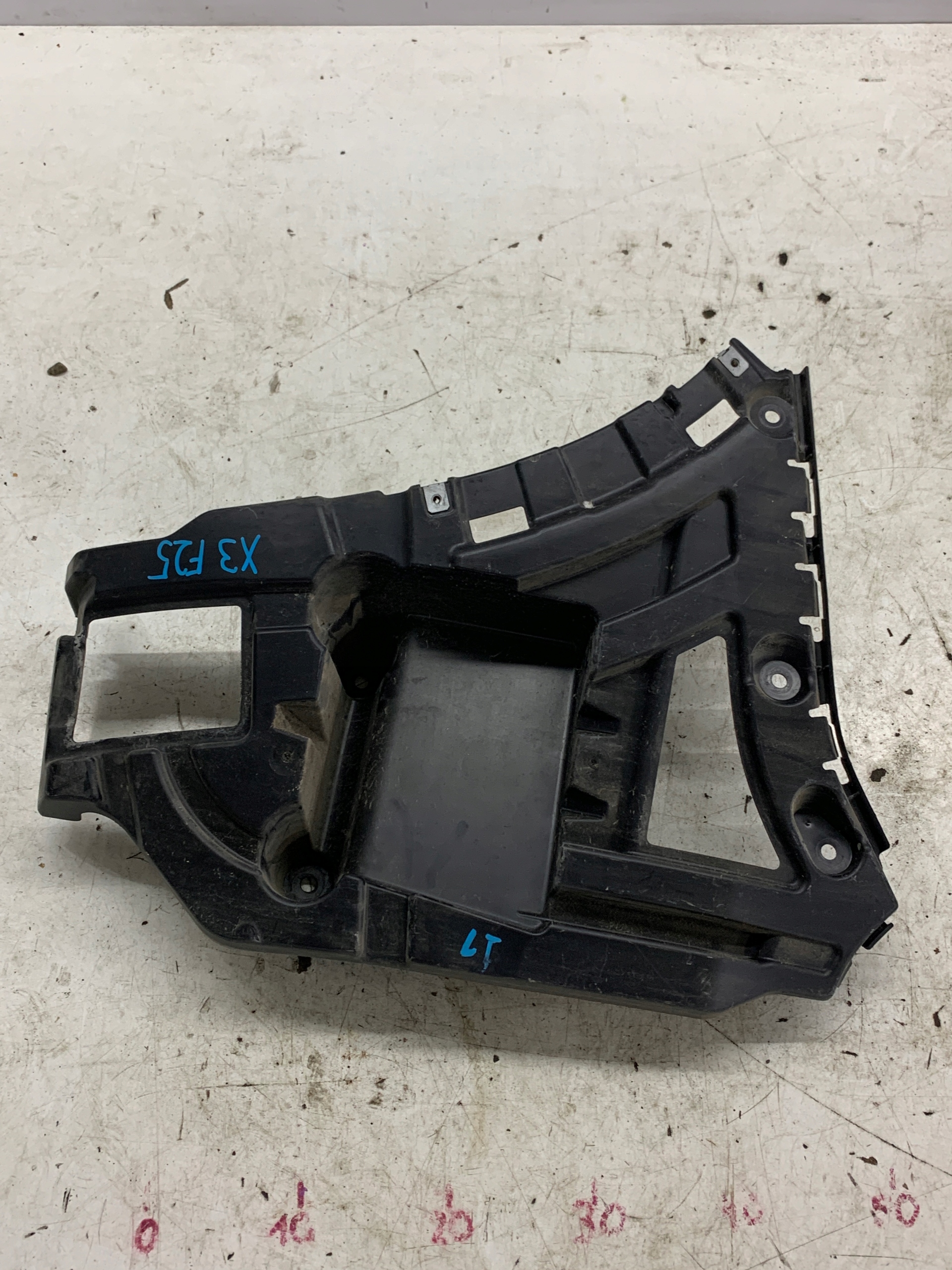 support bracket holder of a bumper left rear part 7210077 BMW X3 F25 2.0 D