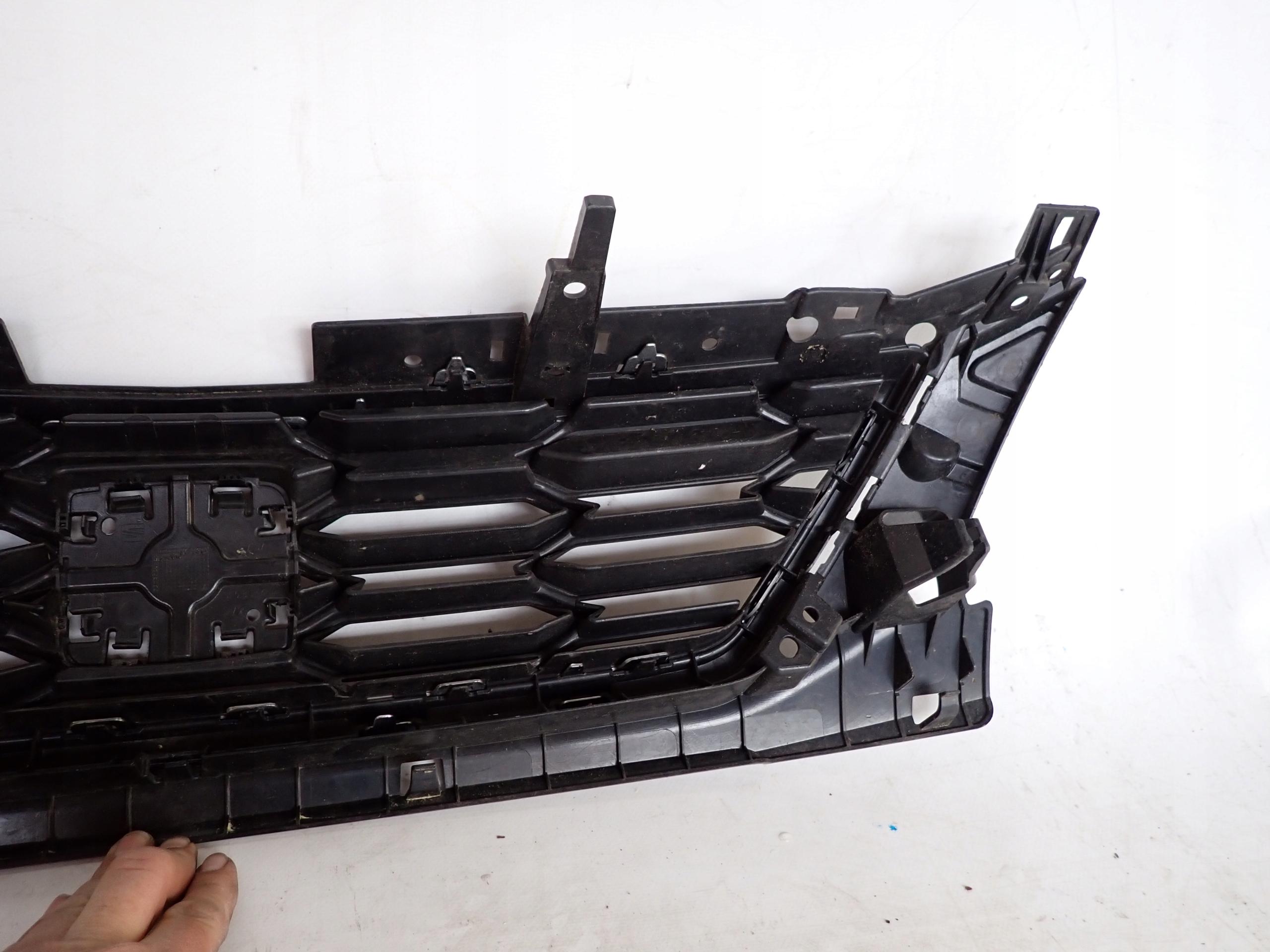 seat Leon III рестайлинг FR 16- решетка радиатора 5F0853654J