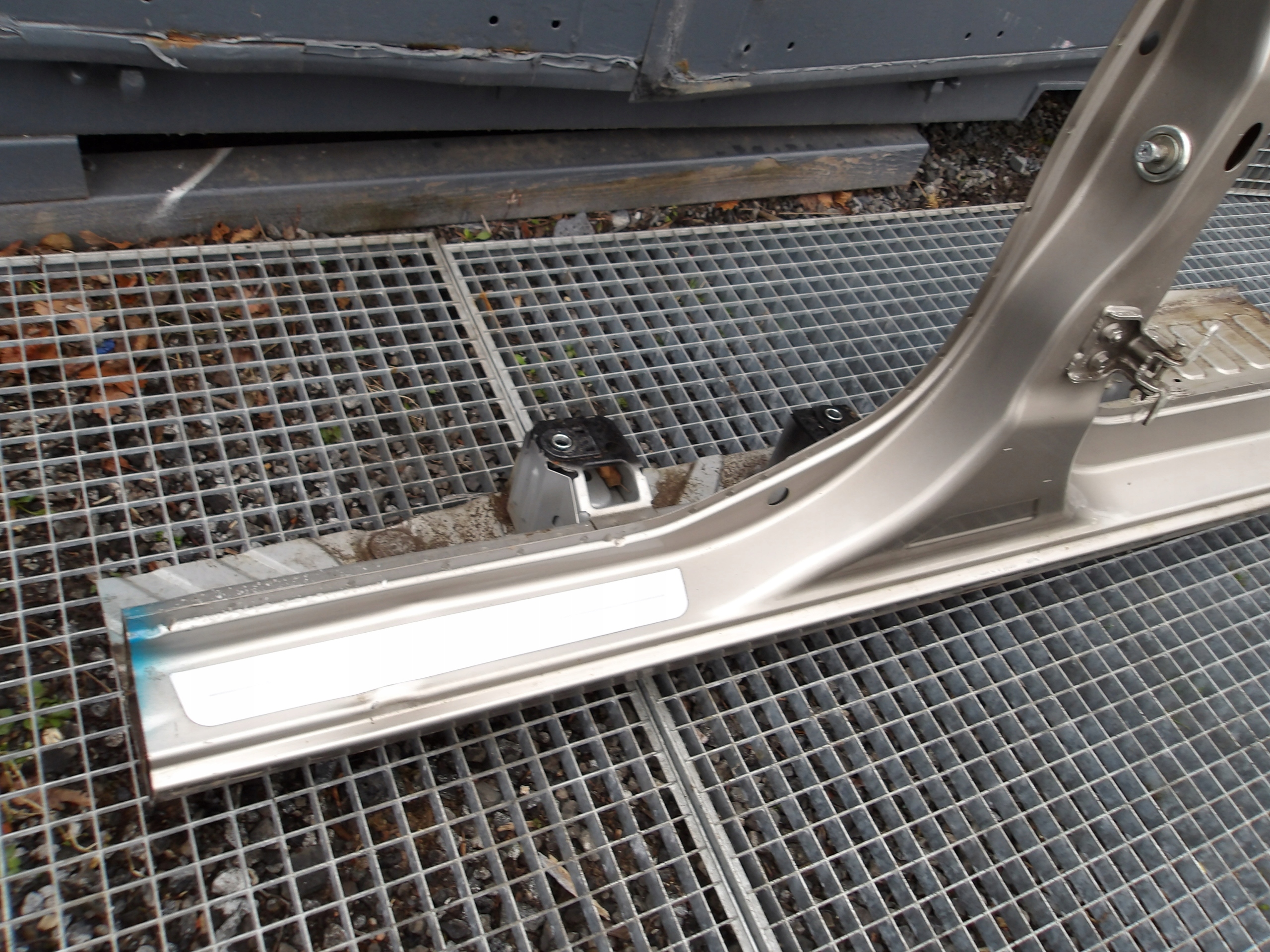 DACIA LODGY 12- threshold ZE SLUPKIEM left BOK quarter