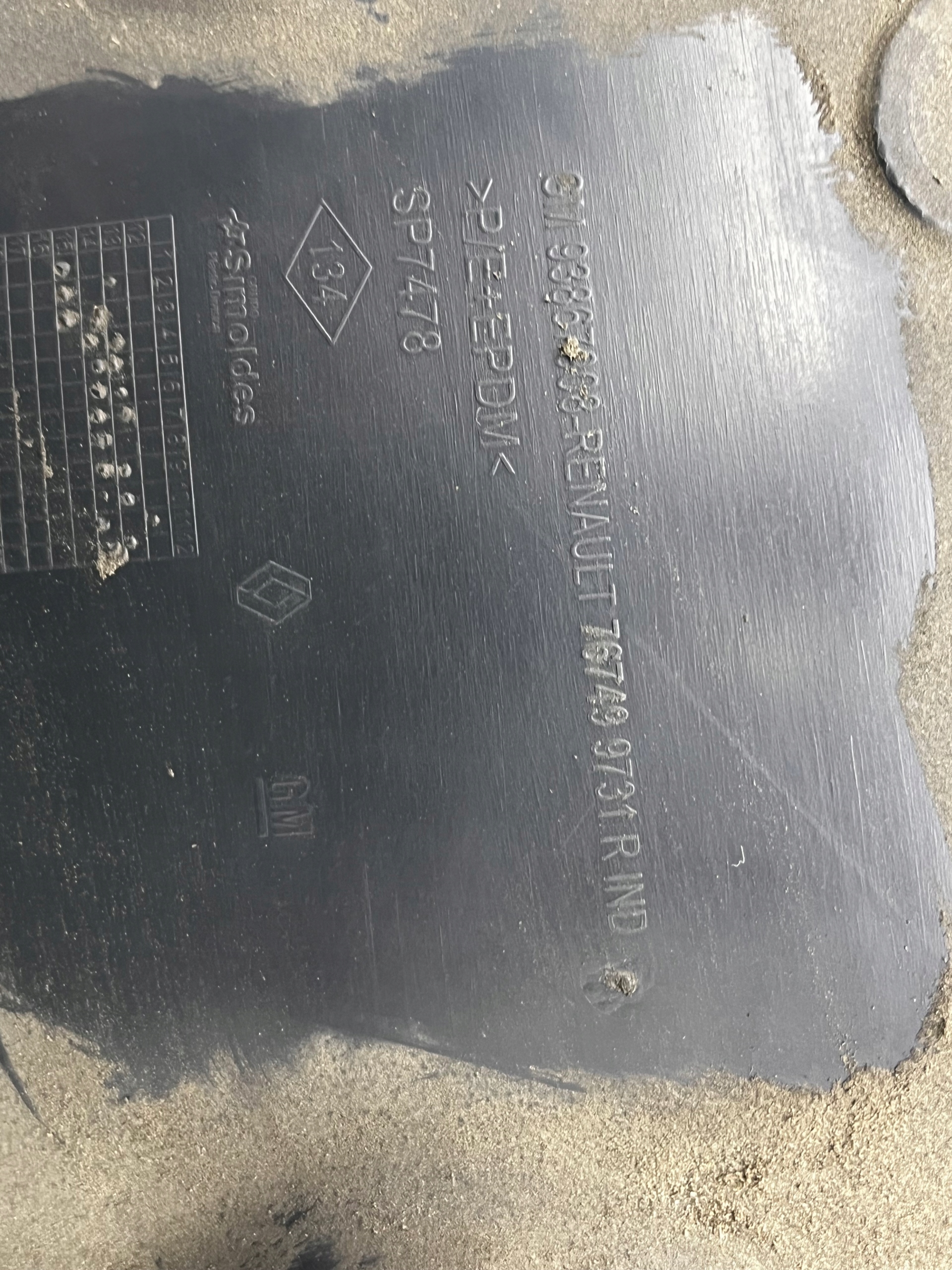 RENAULT TRAFIC III VIVARO B cover mudguard left rear part original 93867908