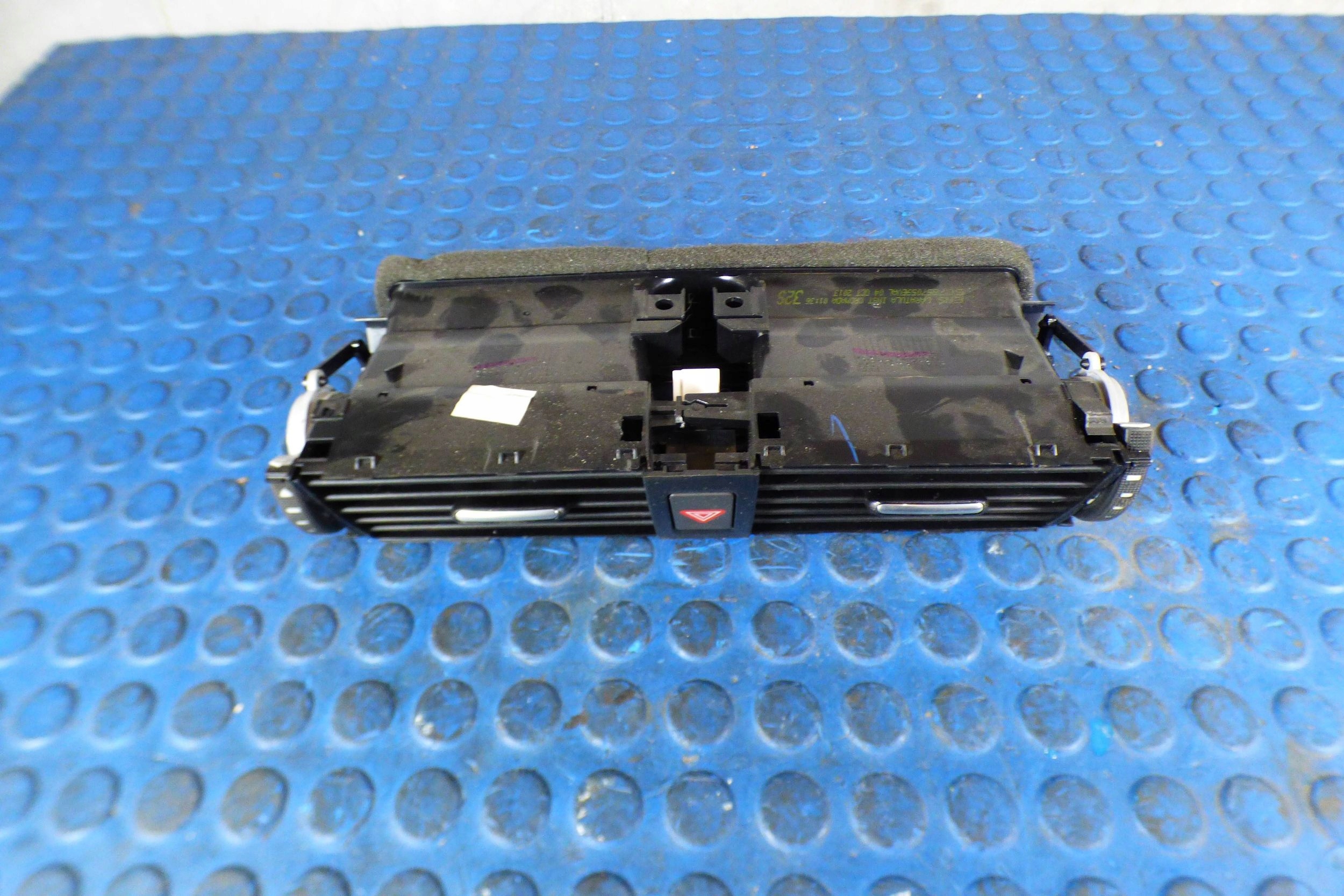 Volkswagen Jetta VI 5C0 grid air conditioning devices 5C6819728