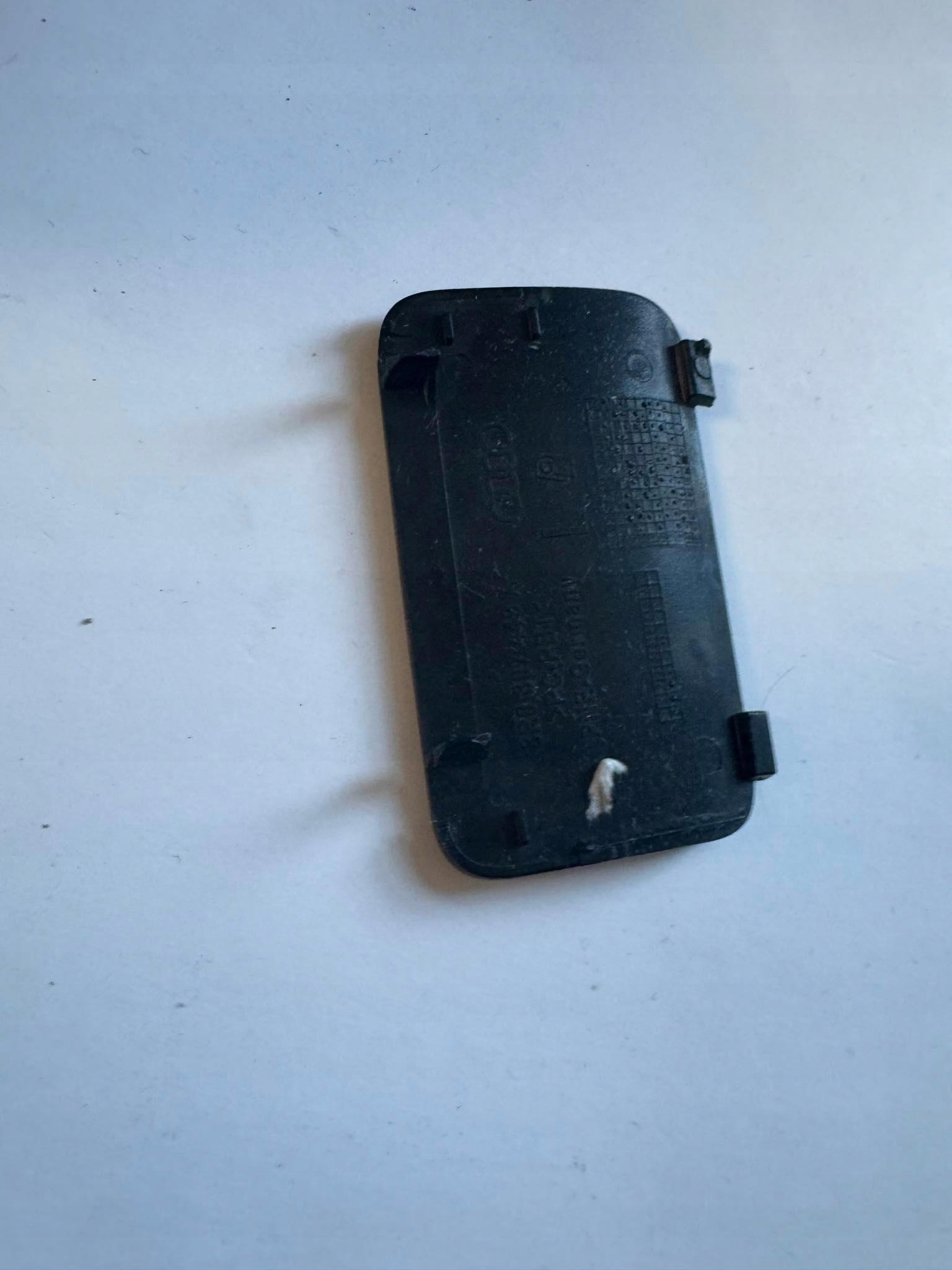 AUDI Q5 08-16r. -> abschleppöse der stoßstange heck links 8R0807449A