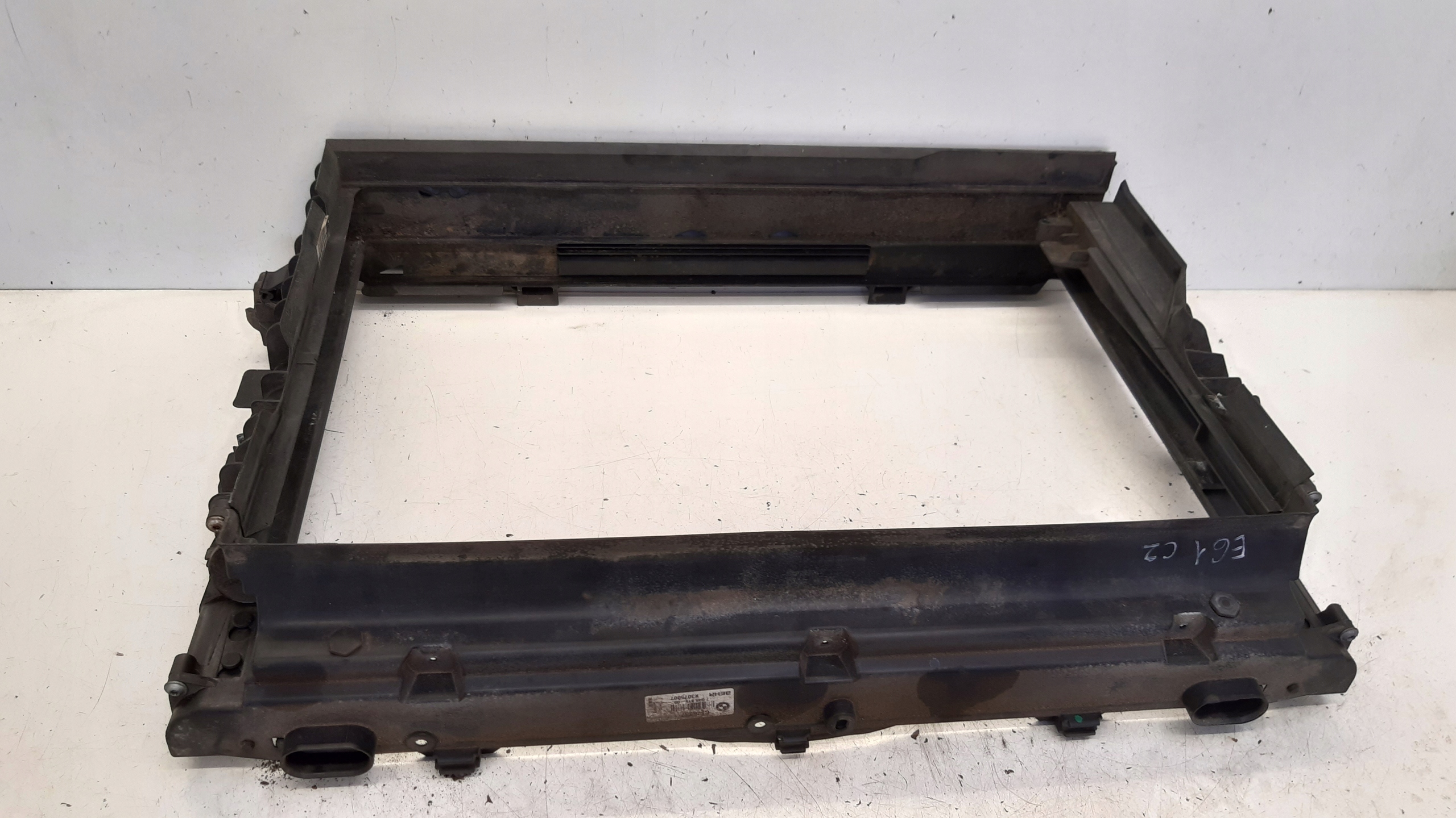obal chladiče 7545815 BMW E61 LIFT