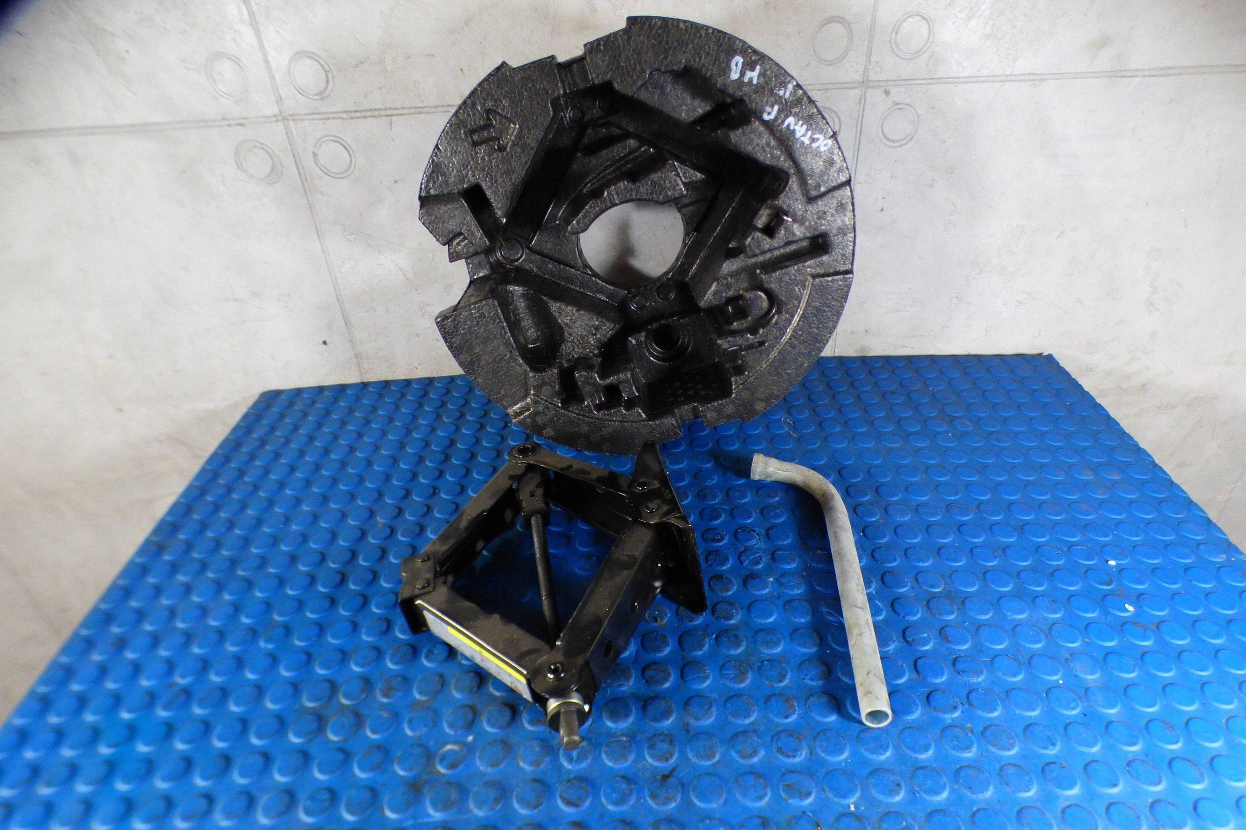 running board wheels 5E0012115F incomplete Skoda Octavia III