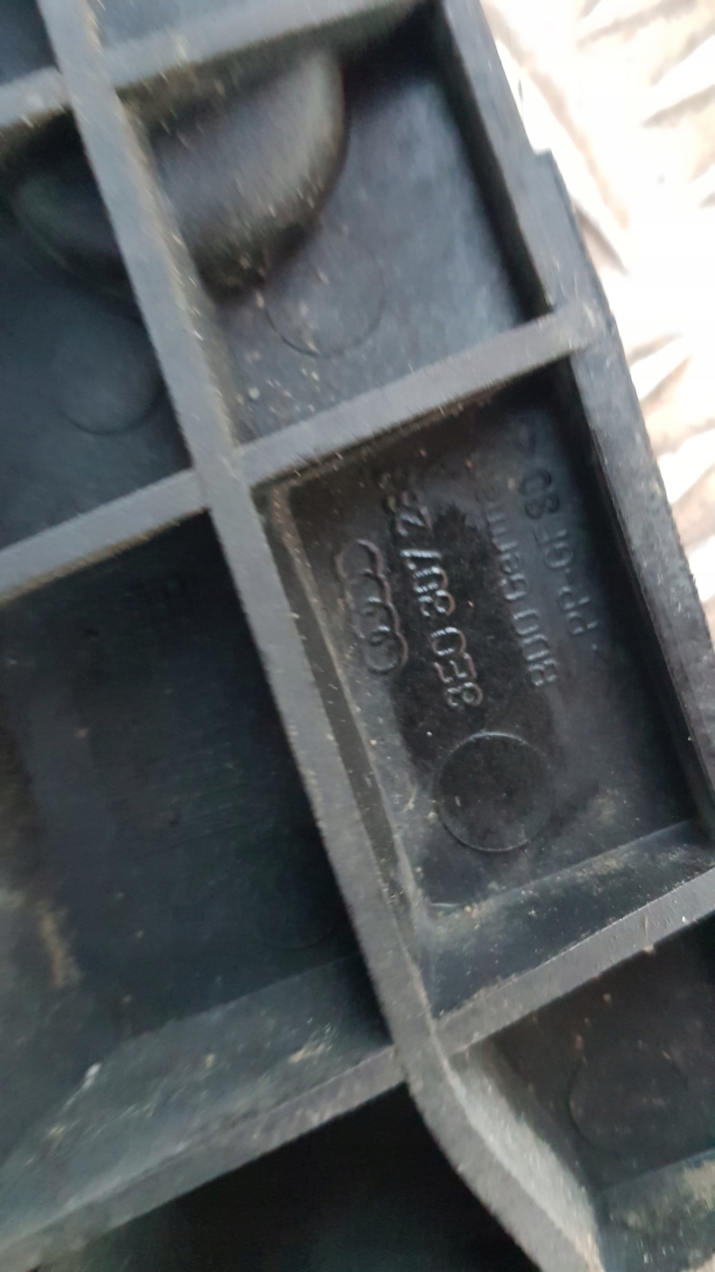 AUDI A4 B6 Support plaque Pare choc 8e0807286