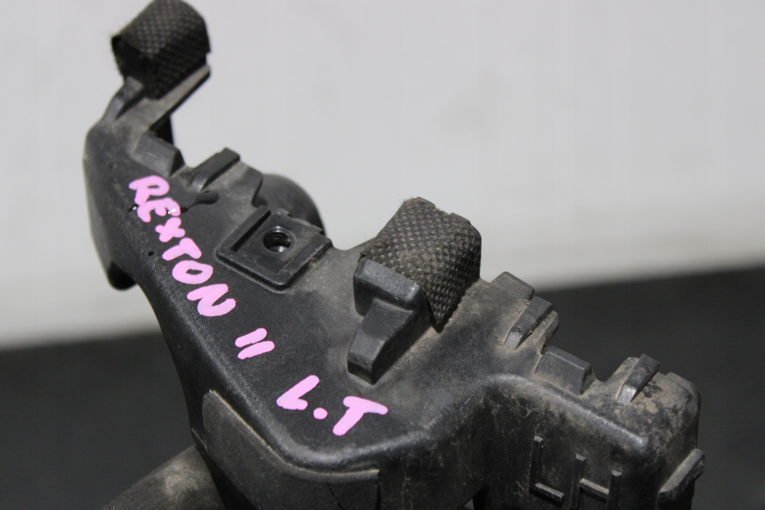 support holder left rear part SSANGYONG REXTON 2 II G4