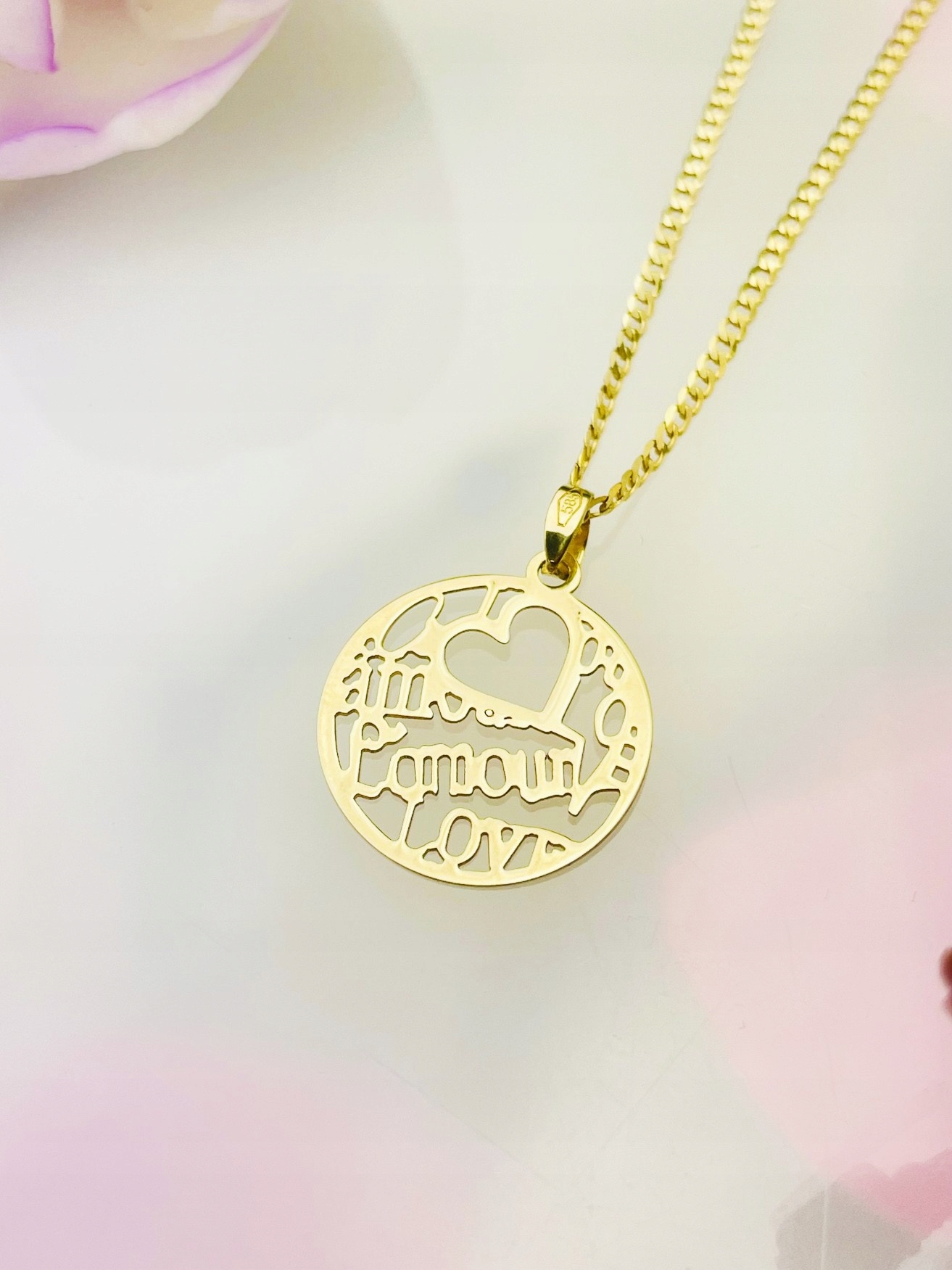 Zlatý přívěsek s přívěskem srdce