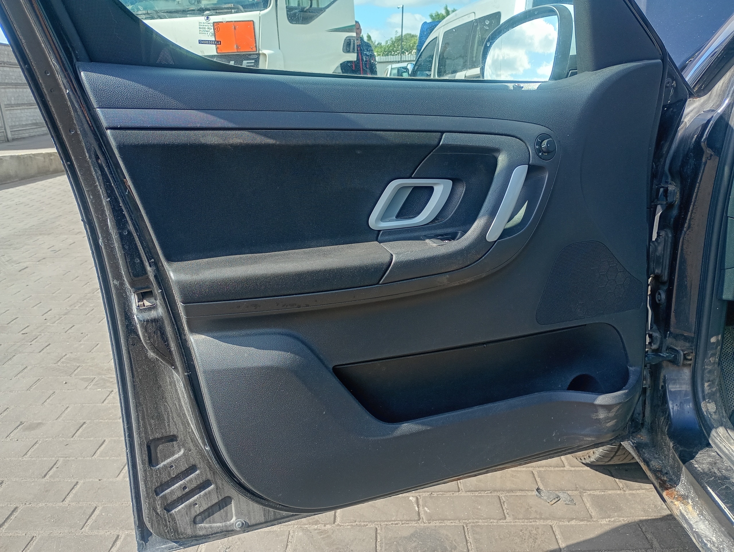 upholstery side left front Skoda Roomster FL 06-15