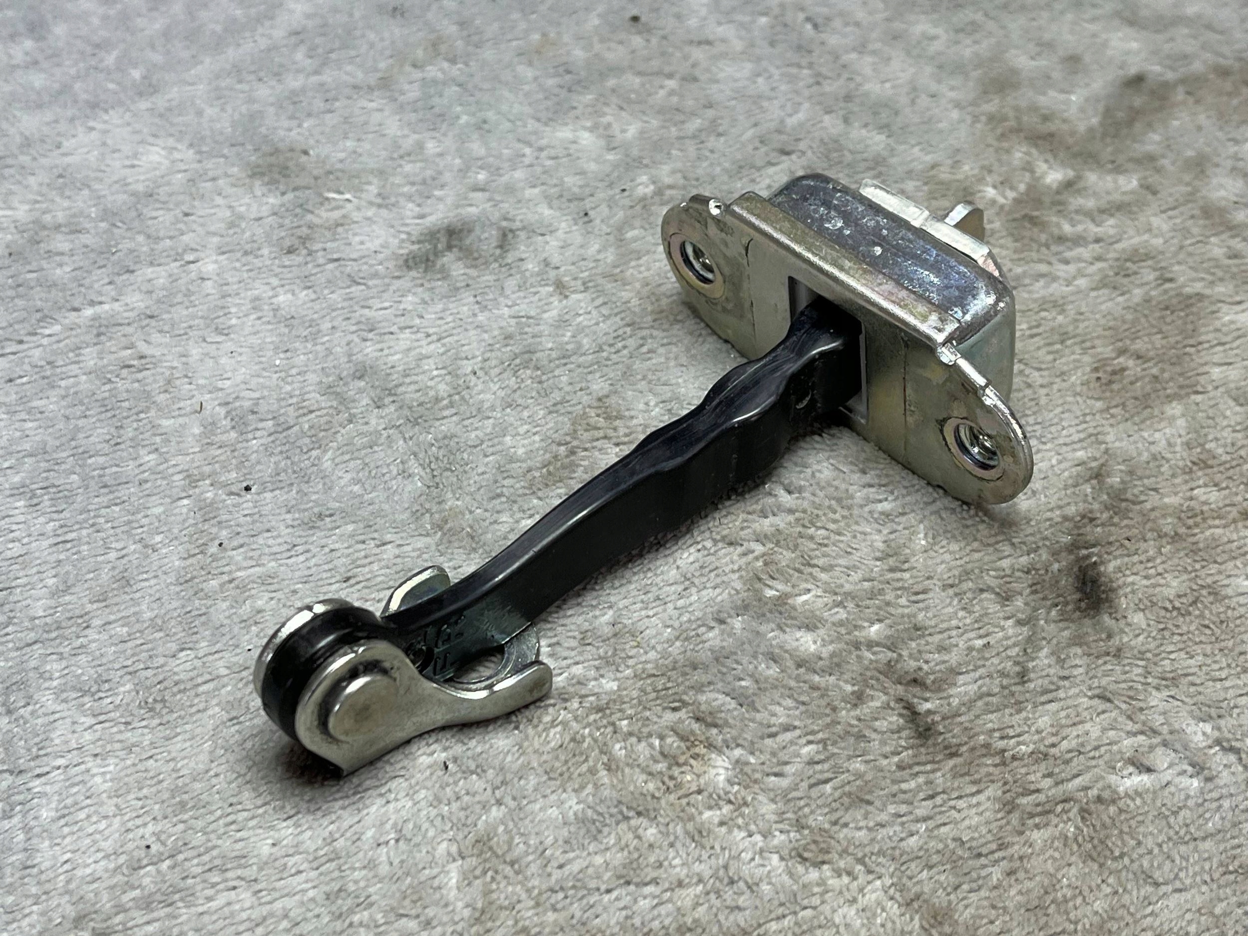 NISSAN NV 200 limiter door 80430JX00A !J