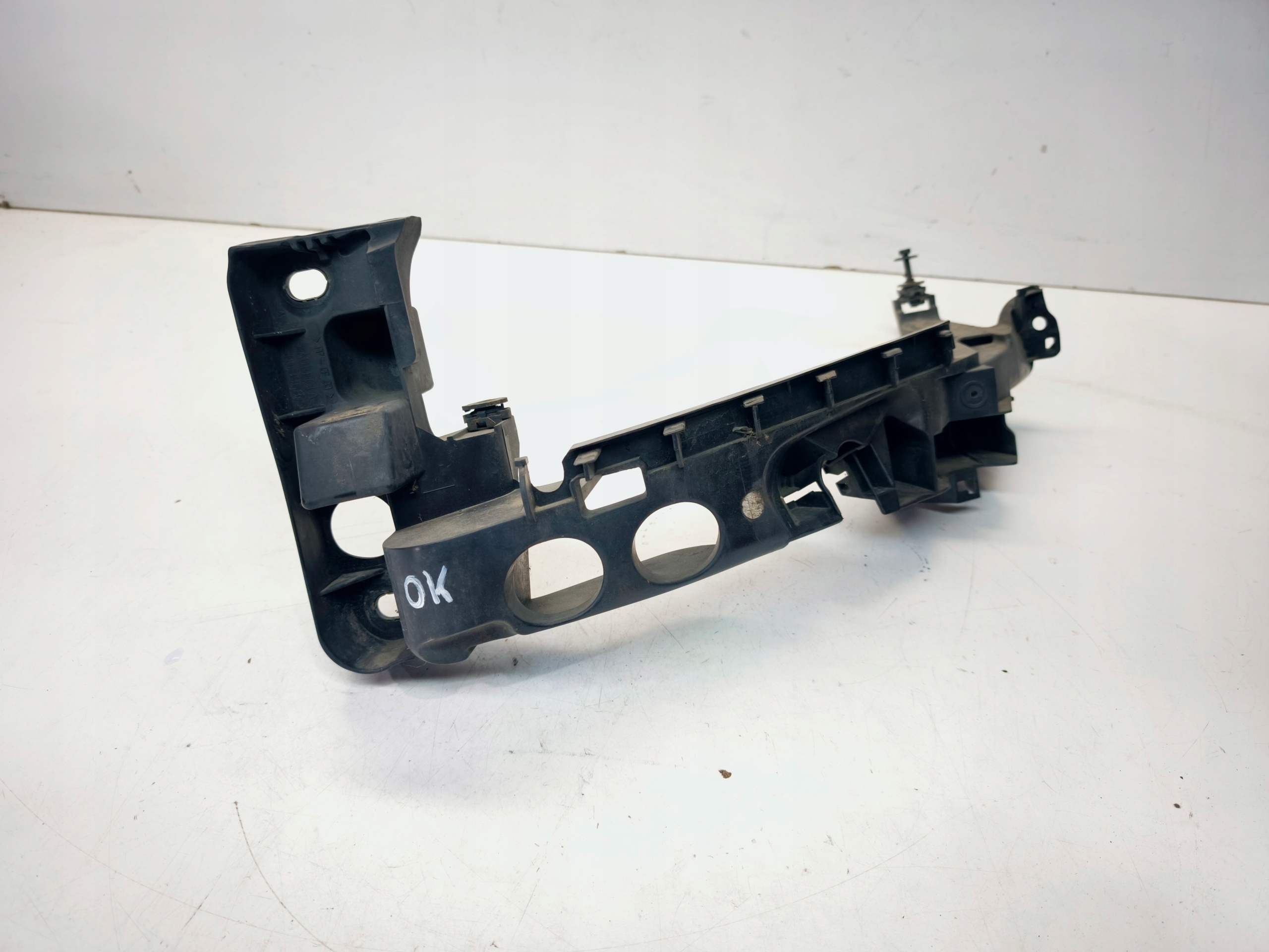 support holder REFLEKTORA left AUDI A3 8P LIFT 8P0805607 *OK*