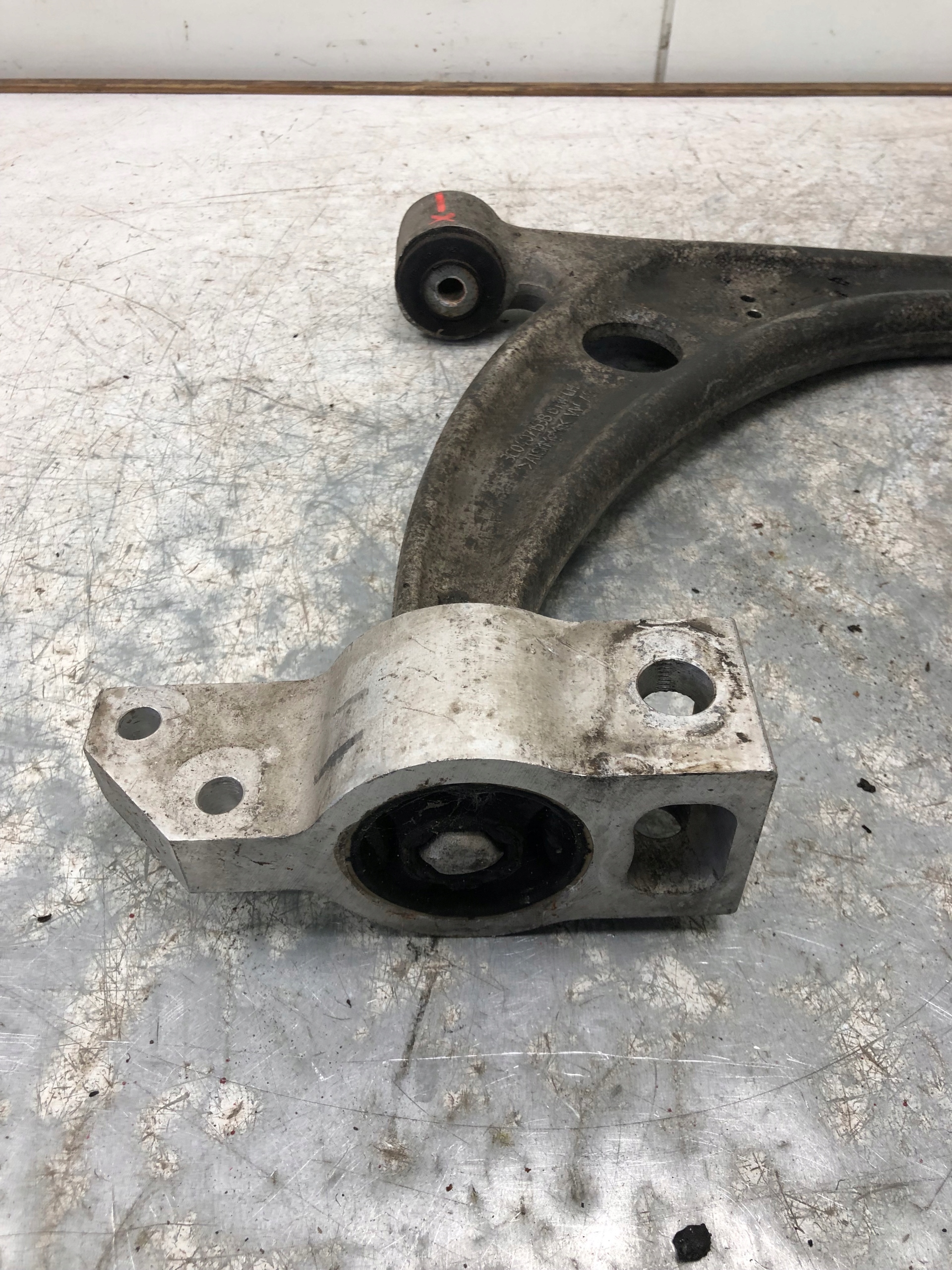arm left front VW PASSAT B6 3C0407153B
