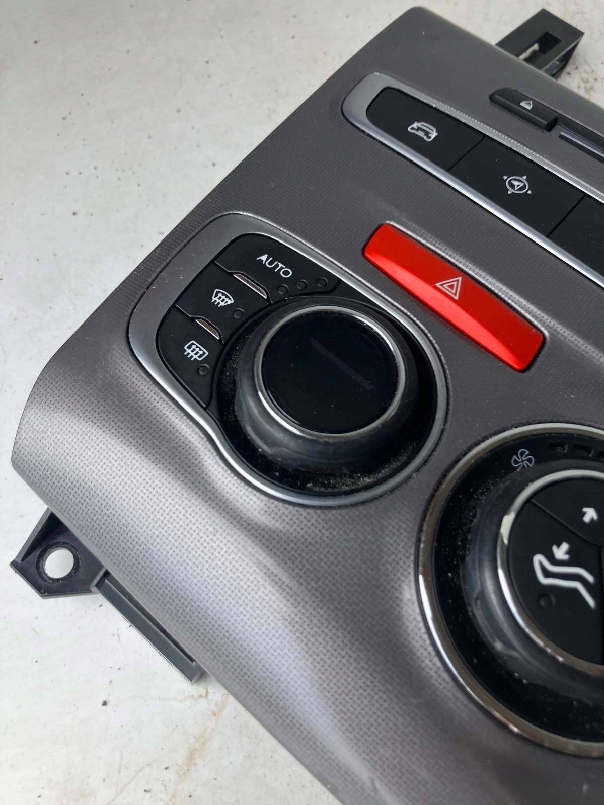 Unite commande clima RADIA CITROEN C4 II B7 LIFT 98100092XF